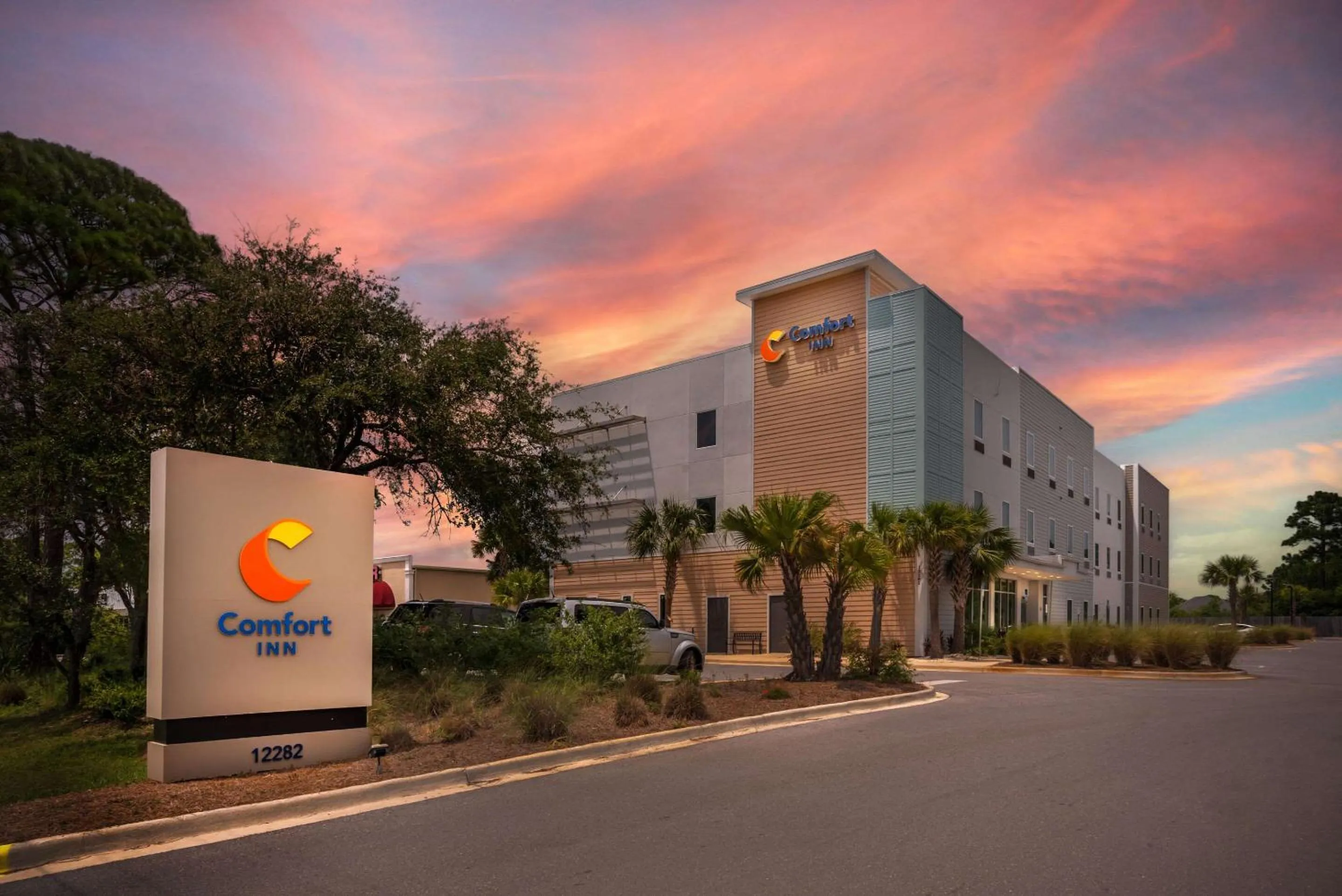 Property building in Comfort Inn Miramar Beach-Destin