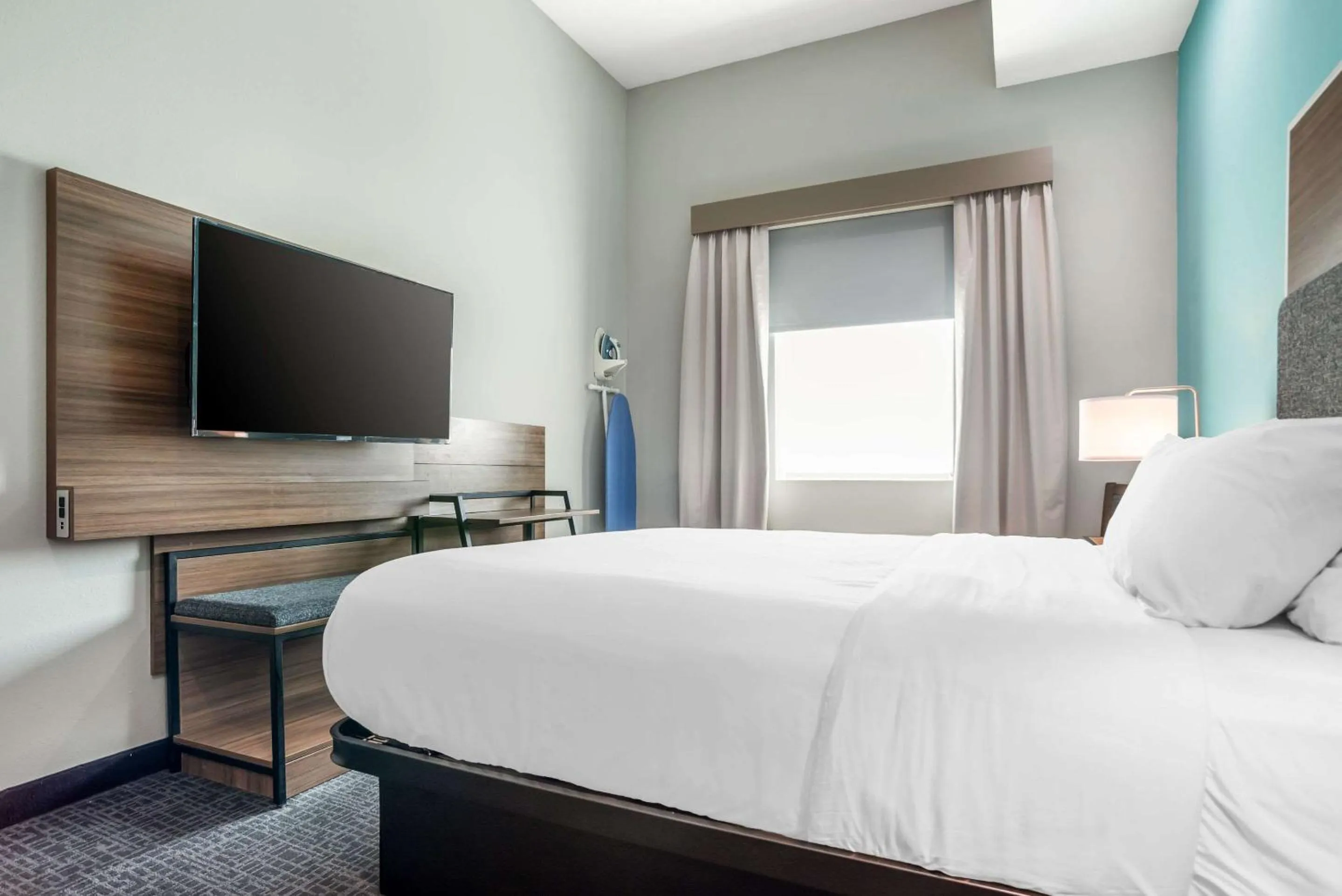 Bedroom, Bed in Comfort Inn Miramar Beach-Destin