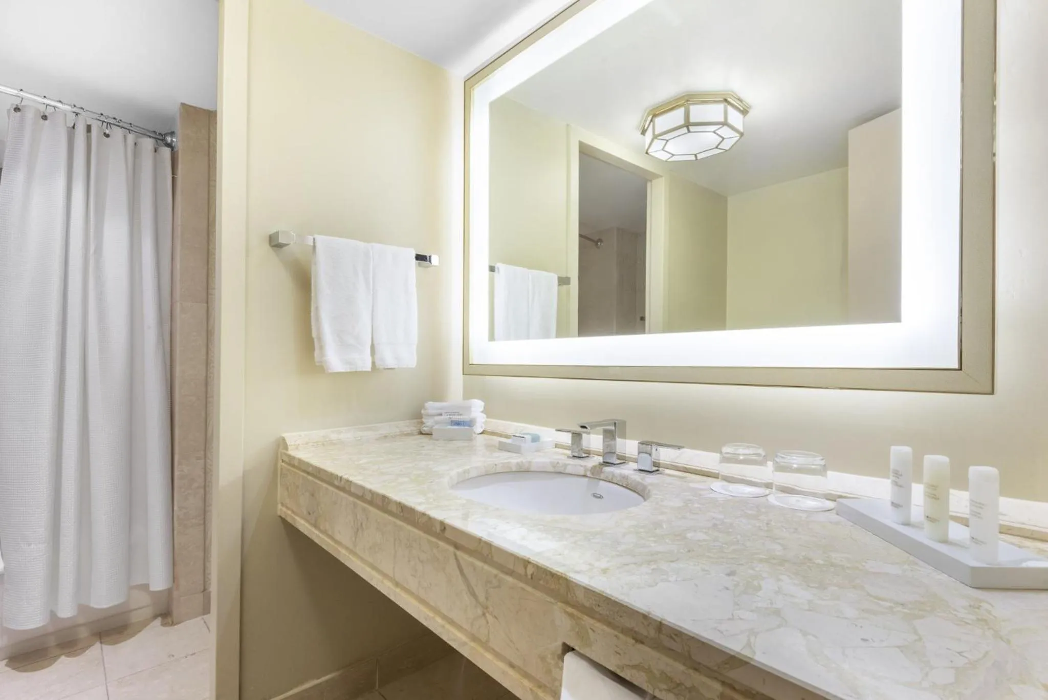 Bathroom in Omni Mont-Royal Hotel