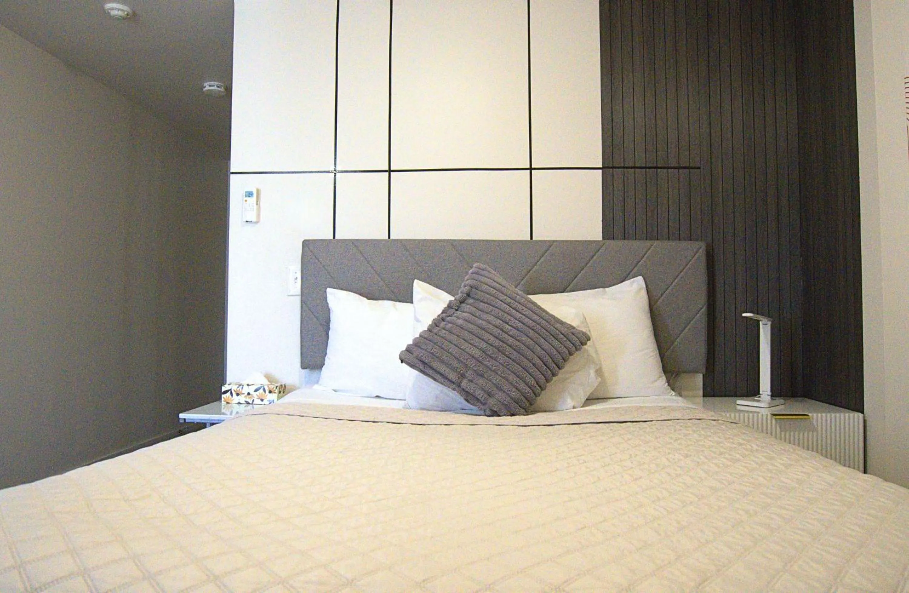 Bed in Hotel Auberge Manoir Ville Marie