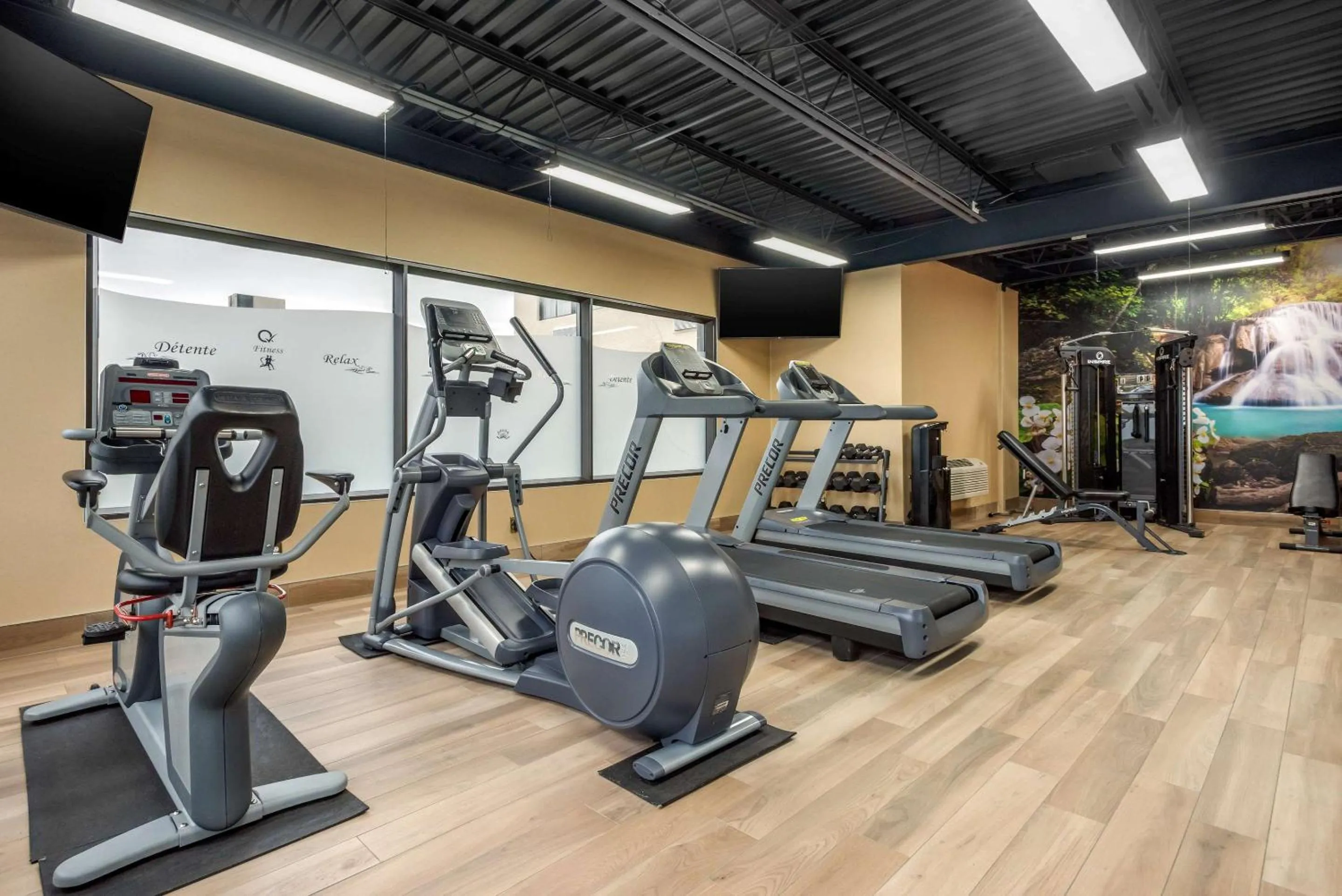 Fitness centre/facilities in Quality Hotel Dorval Aeroport