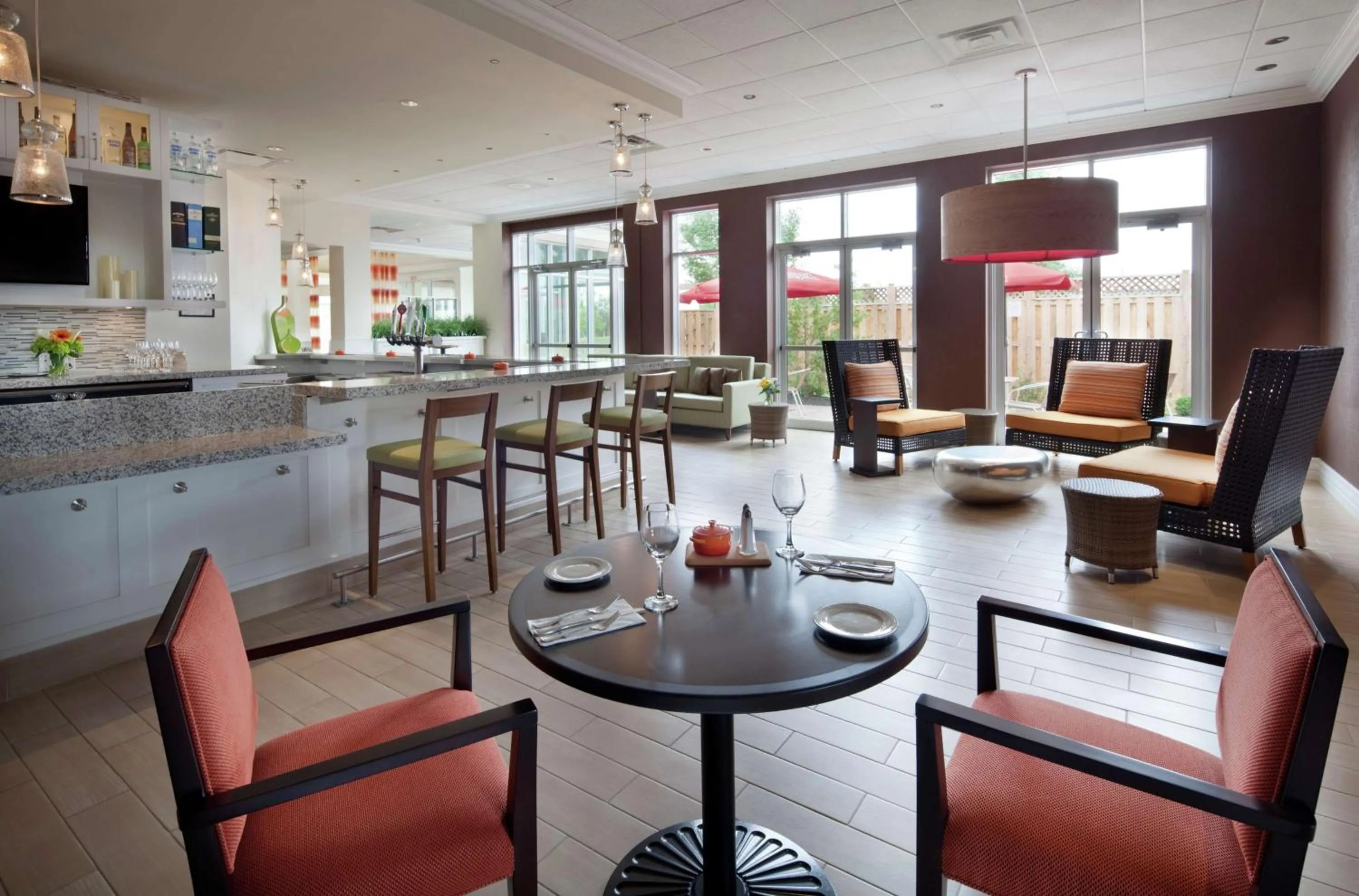 Lounge or bar in Hilton Garden Inn Montreal Airport