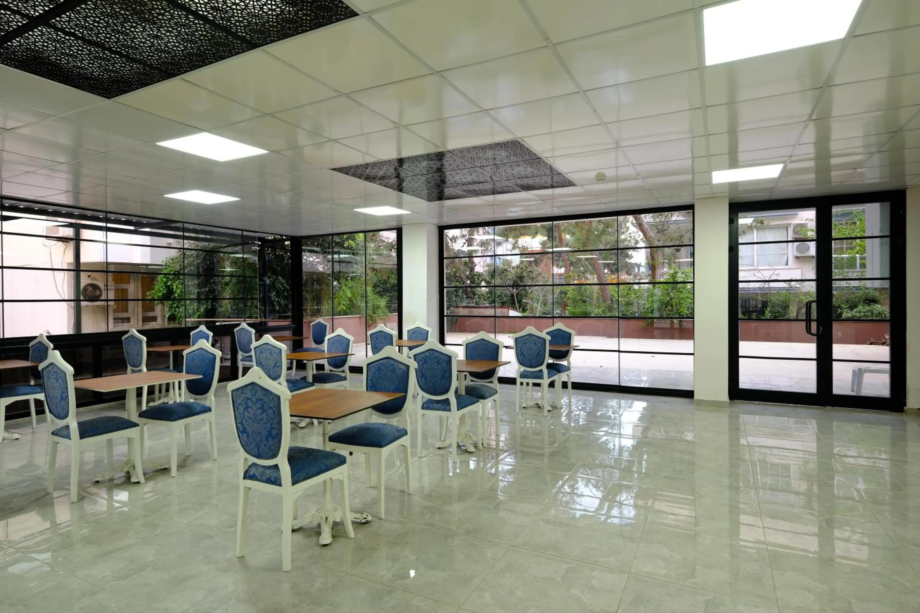 Restaurant/places to eat in Venüs Hotel