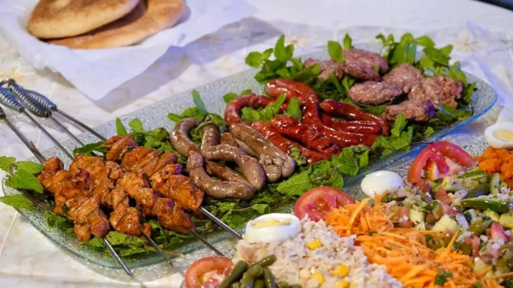 Restaurant/places to eat in Riad Benyara