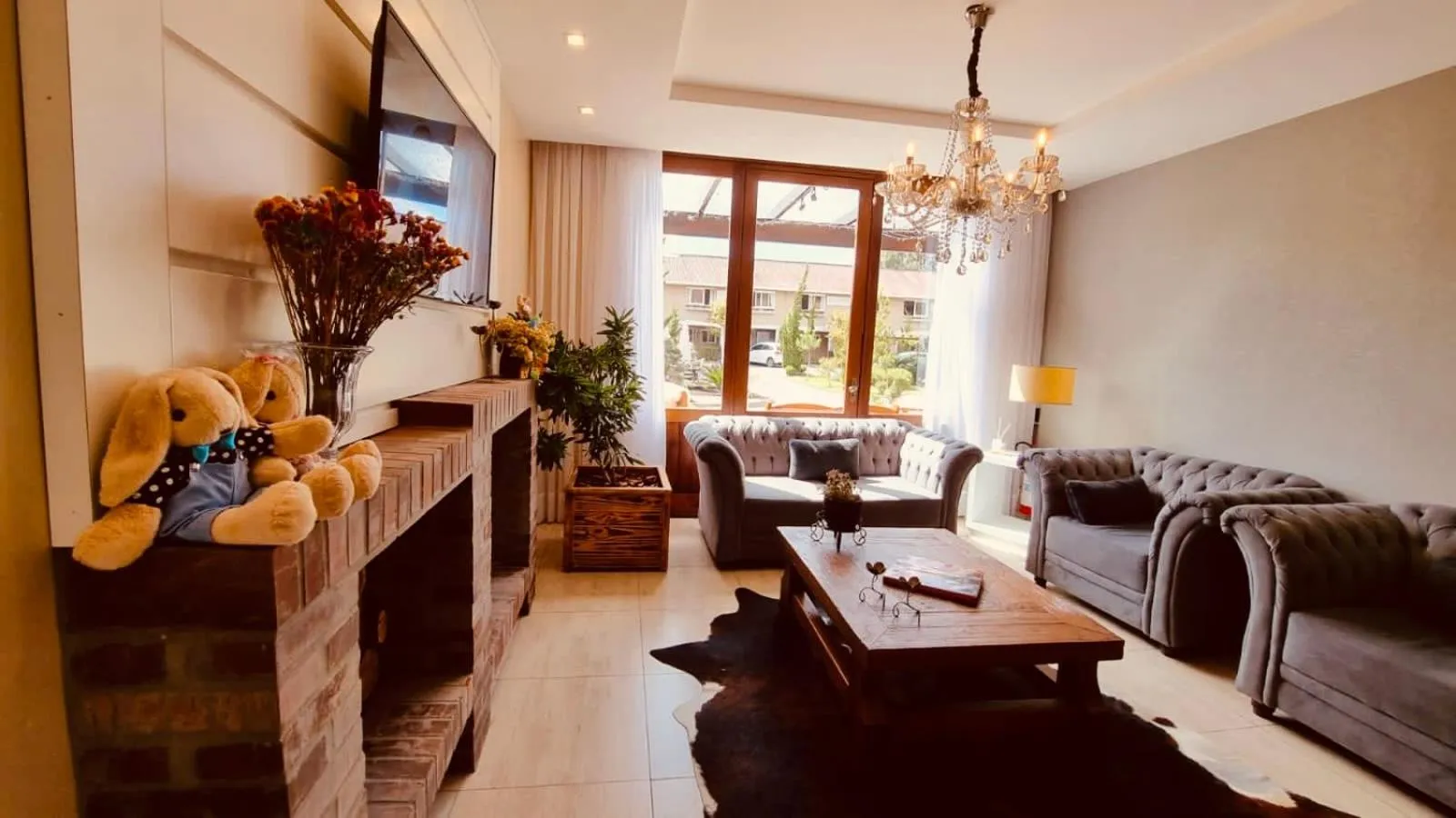 Communal lounge/ TV room in Pousada Quinta do Vale