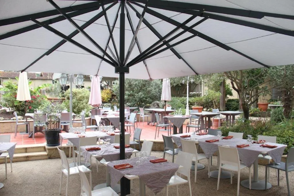 Patio in Le Continental