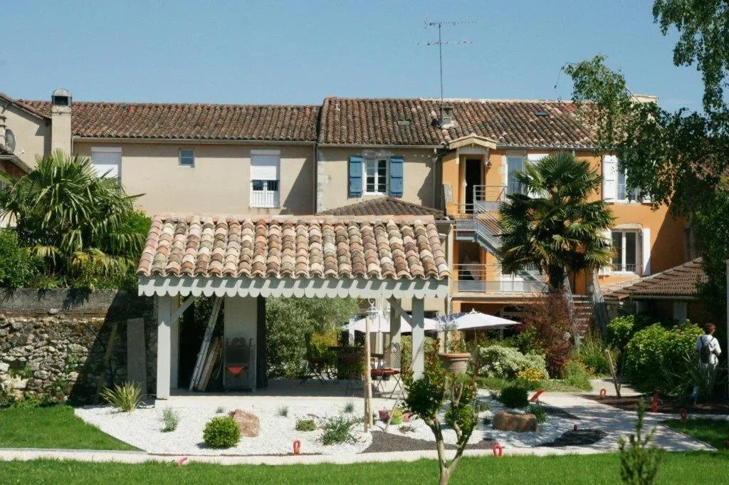 Property building in Le Continental