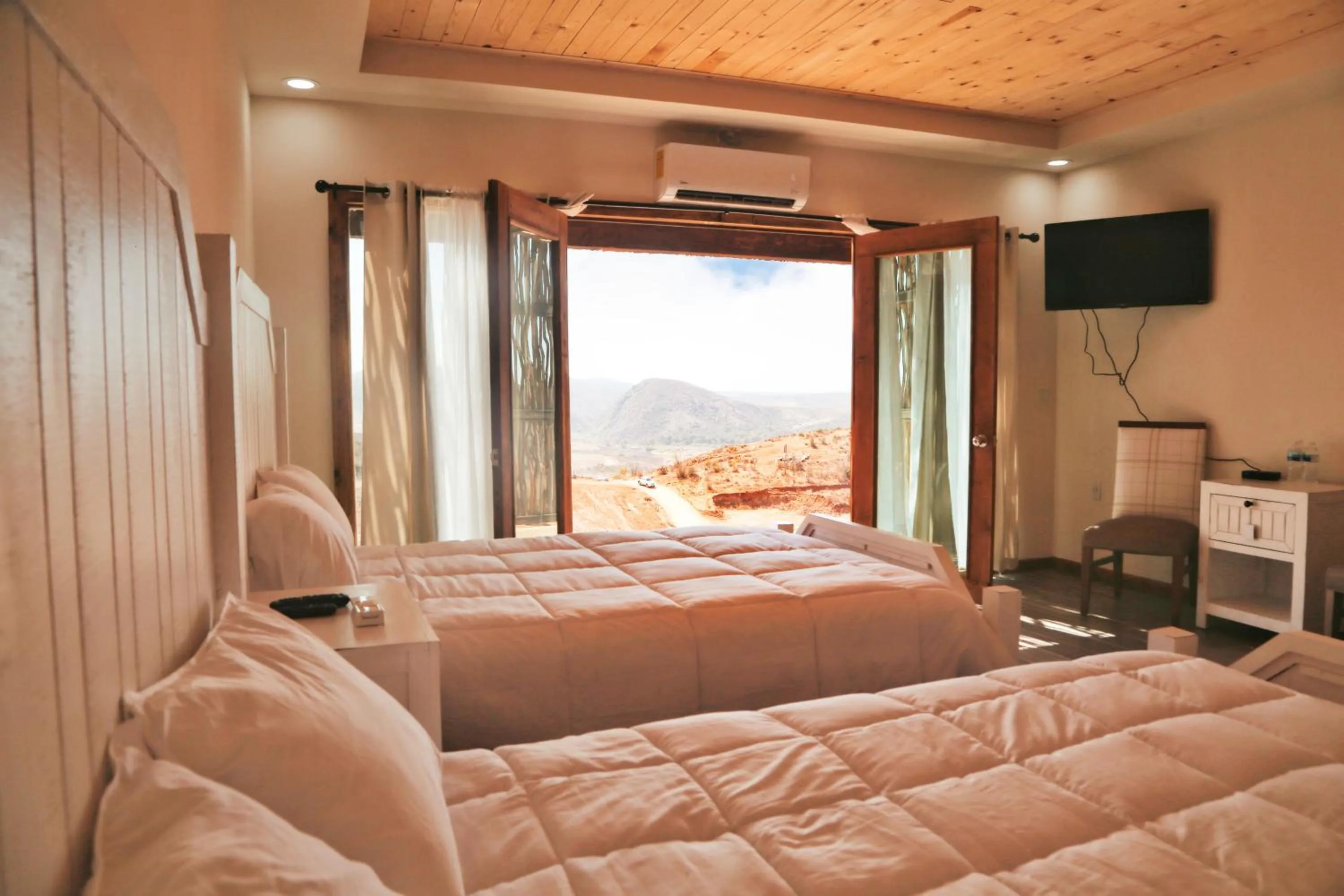 Bedroom, Bed in Maple Resort