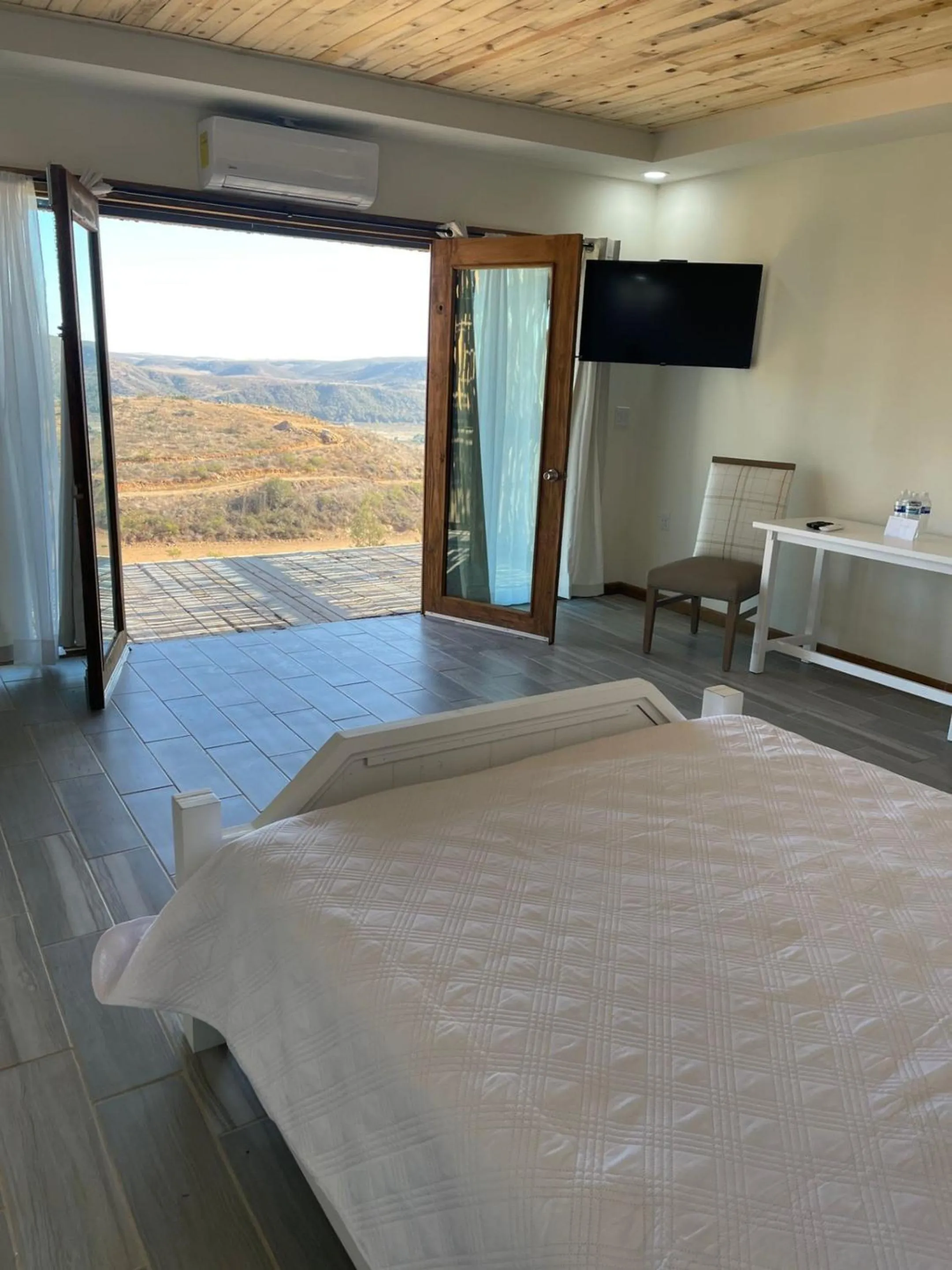 View (from property/room), Bed in Maple Resort