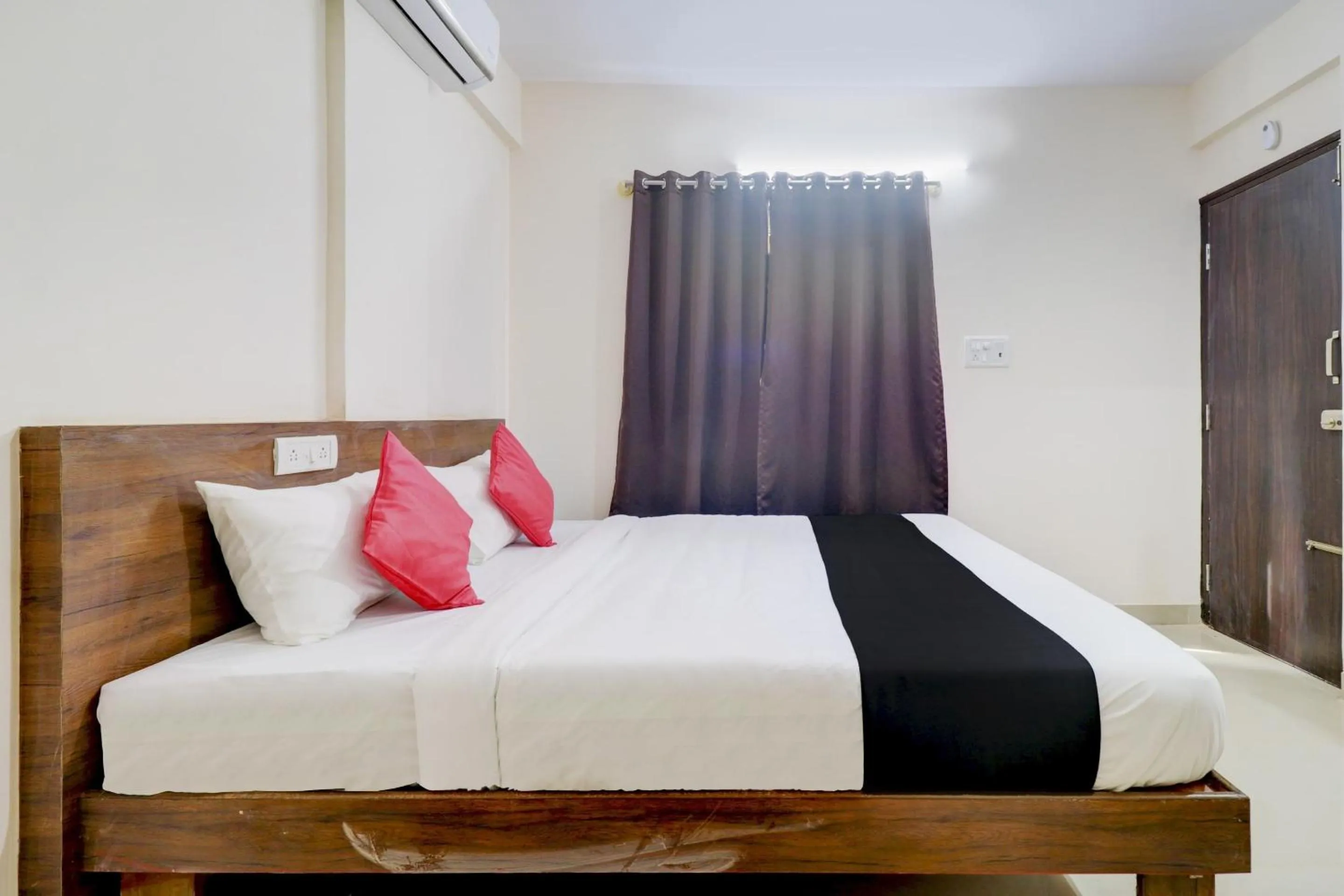 Bedroom in Hotel O Elite Lifestyle Red Rose Near 7d Voyage