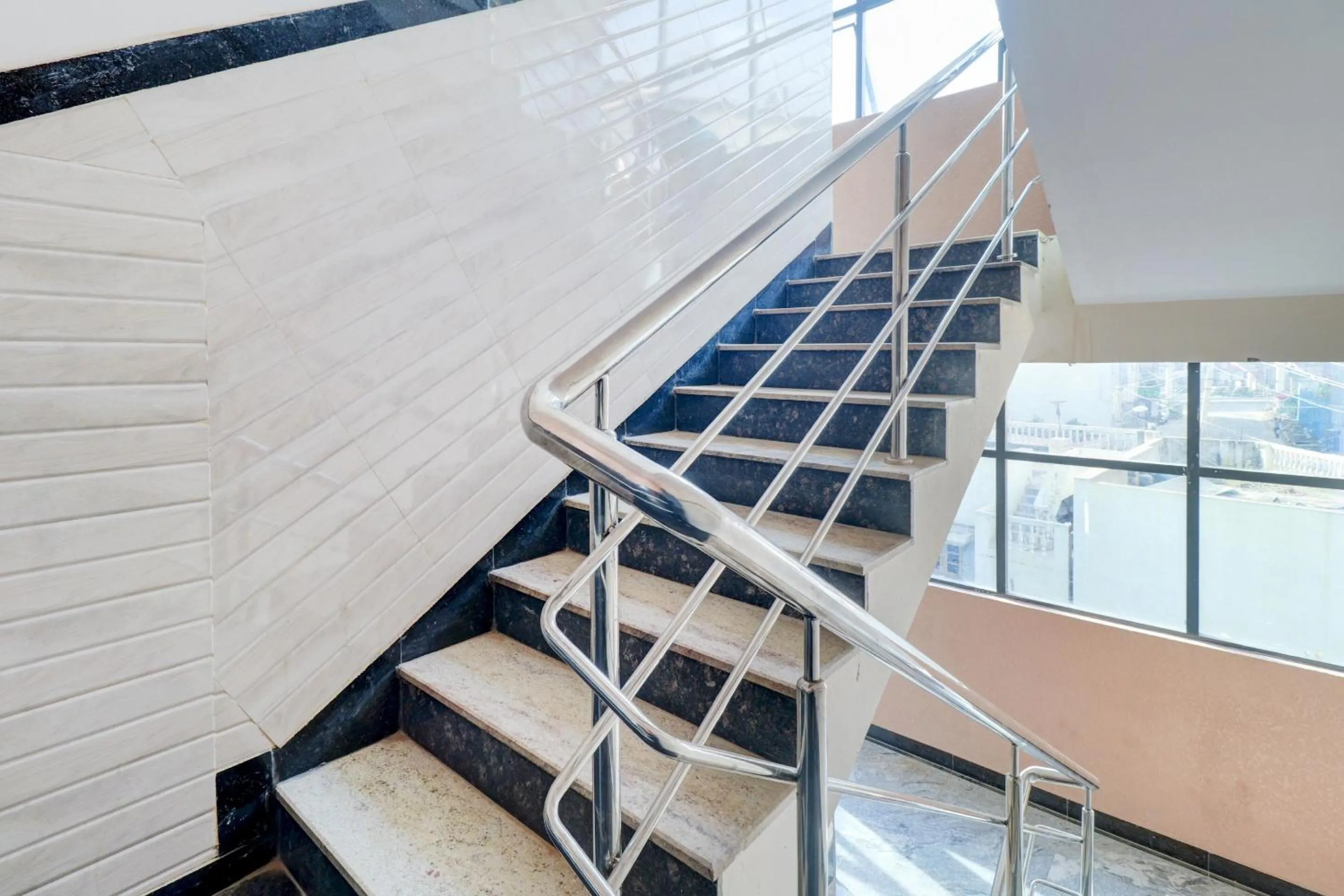 Facade/entrance in Hotel O Elite Lifestyle Red Rose Near 7d Voyage