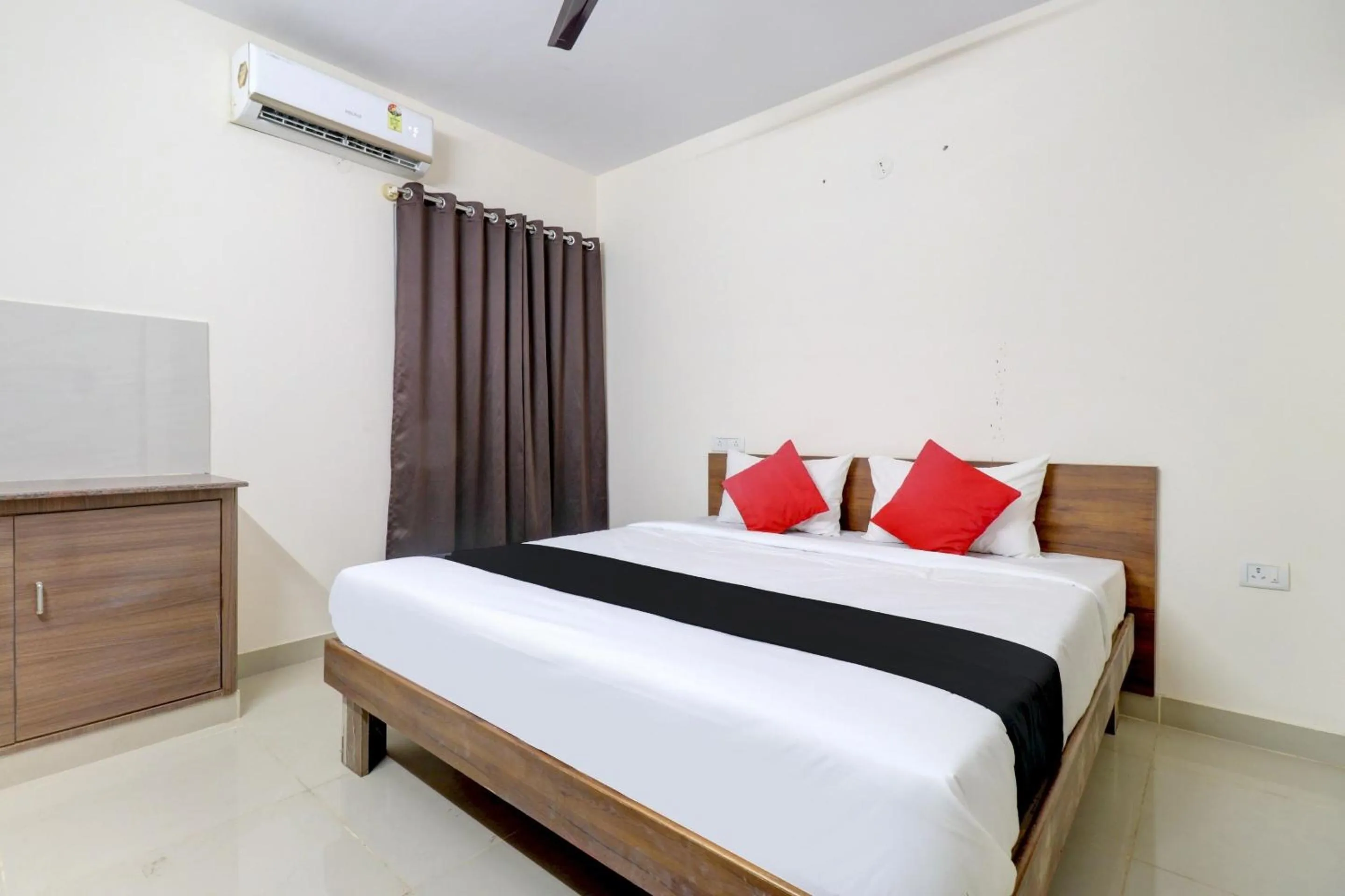 Bedroom in Hotel O Elite Lifestyle Red Rose Near 7d Voyage