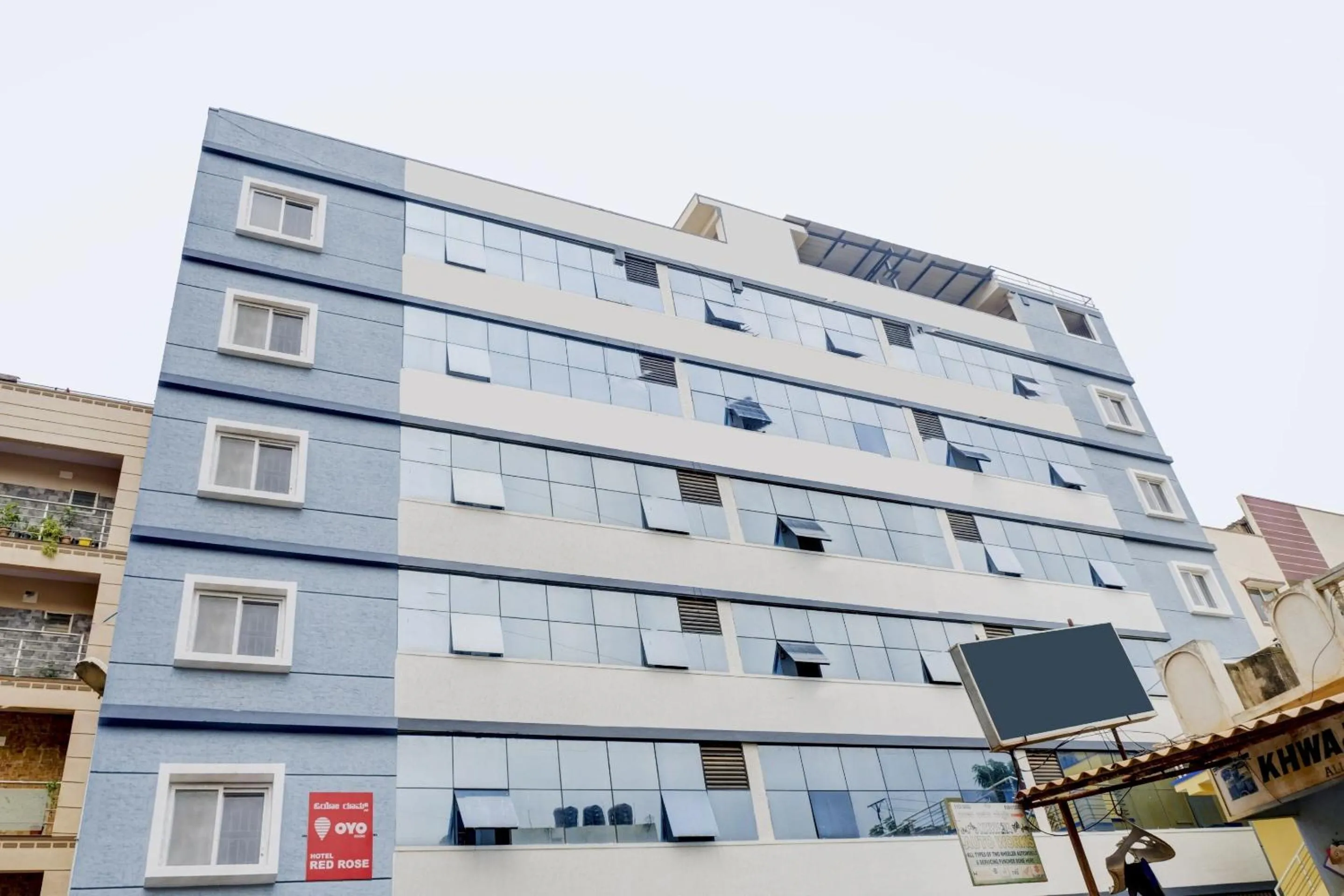 Facade/entrance in Hotel O Elite Lifestyle Red Rose Near 7d Voyage