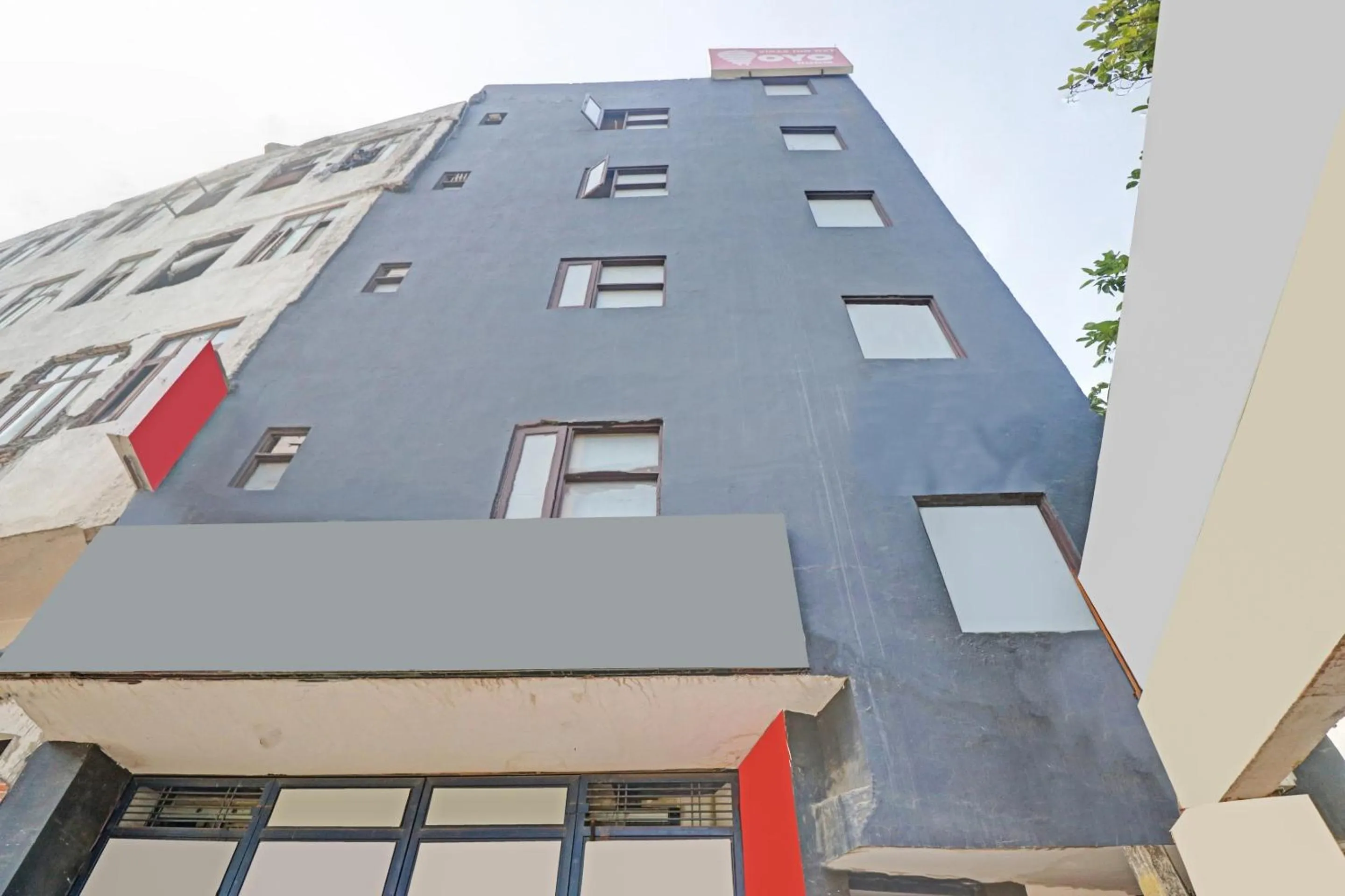 Facade/entrance in Hotel O Cherry Inn