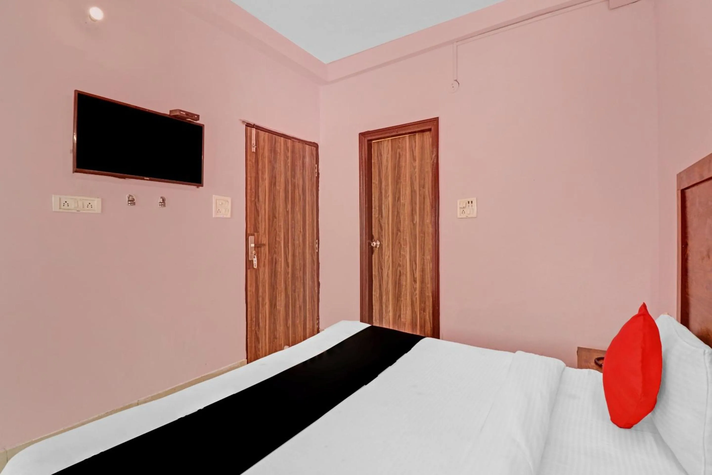 Lobby or reception, Bed in Hotel O Cherry Inn