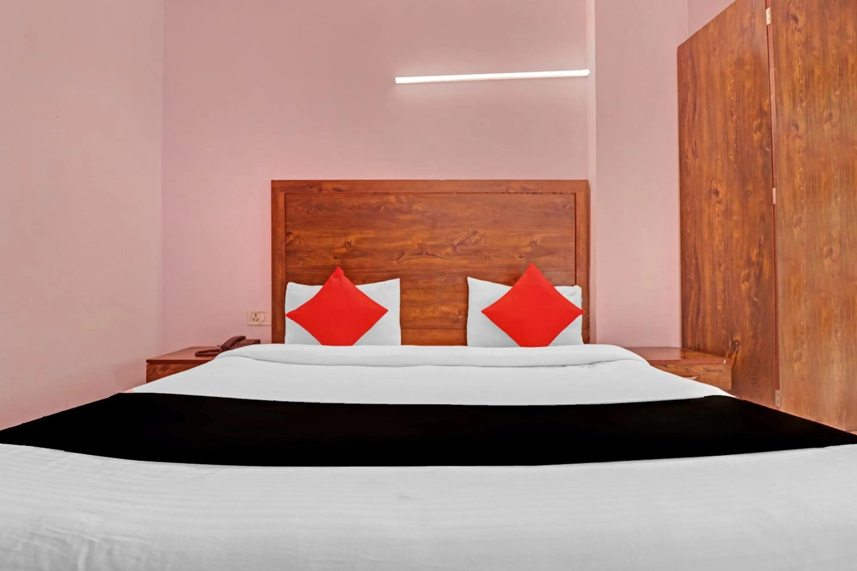 Lobby or reception, Bed in Hotel O Cherry Inn