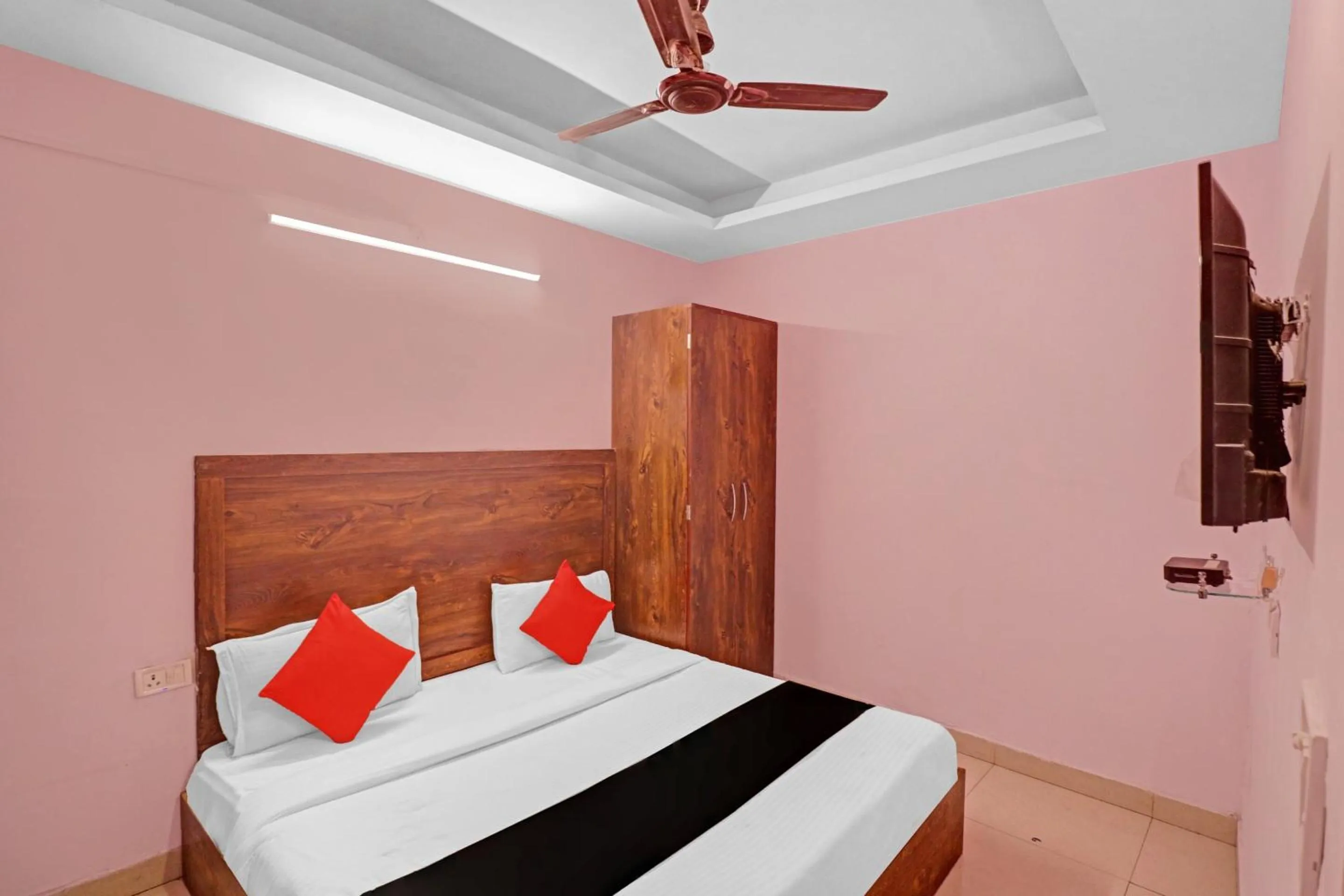 Bedroom, Bed in Hotel O Cherry Inn