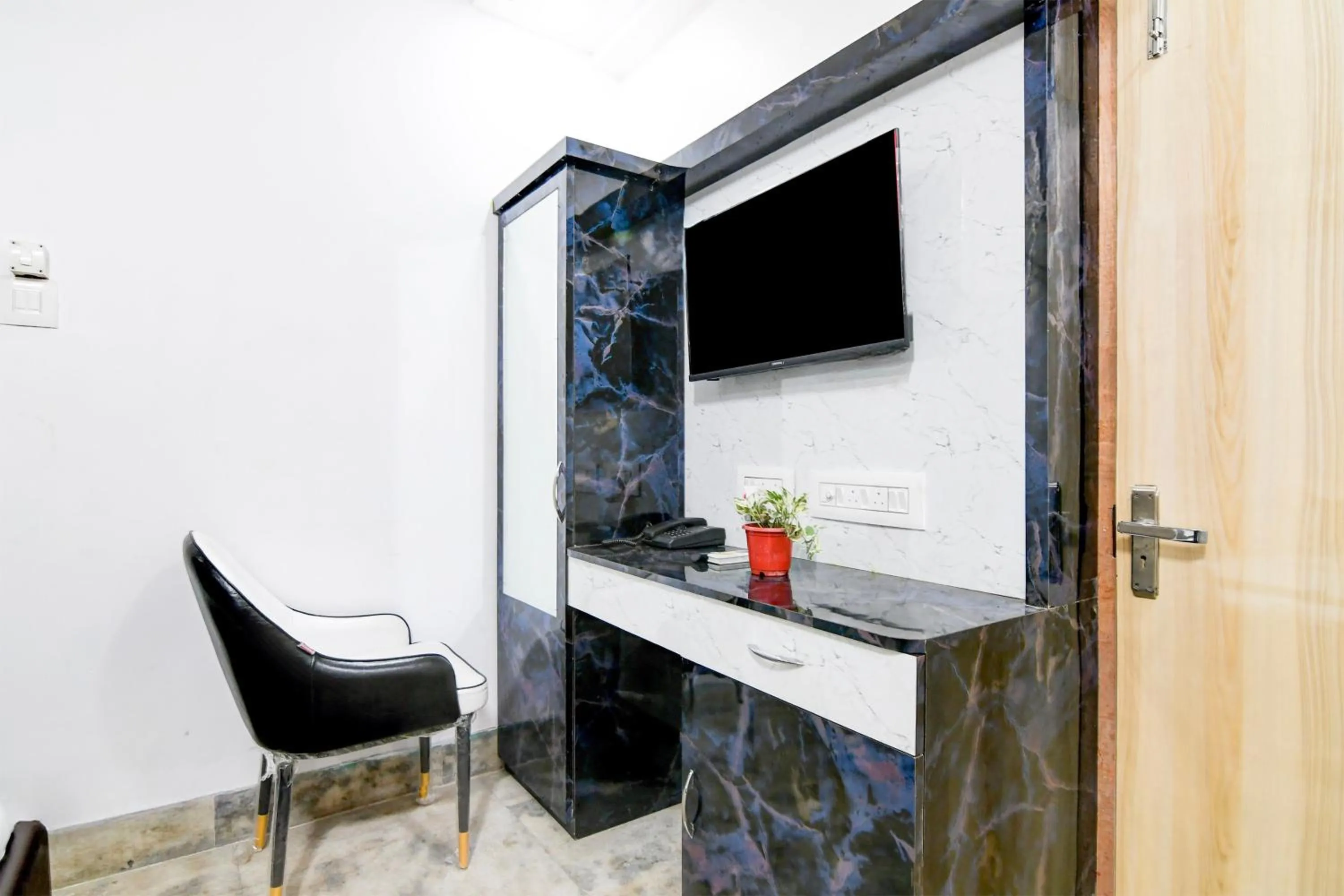 Bedroom in Super Hotel Continental Restuarant & Cafe