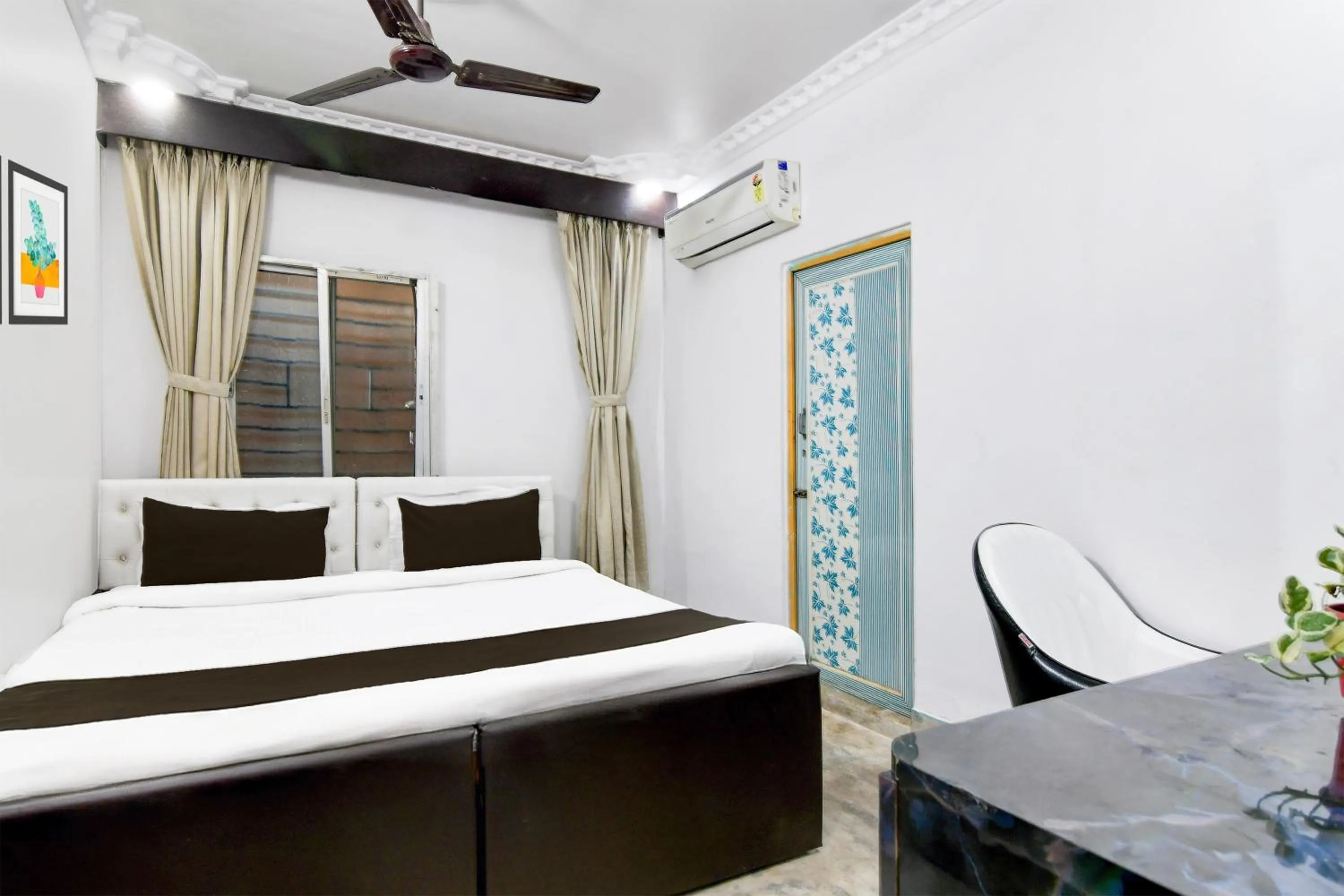 Bedroom in Super Hotel Continental Restuarant & Cafe