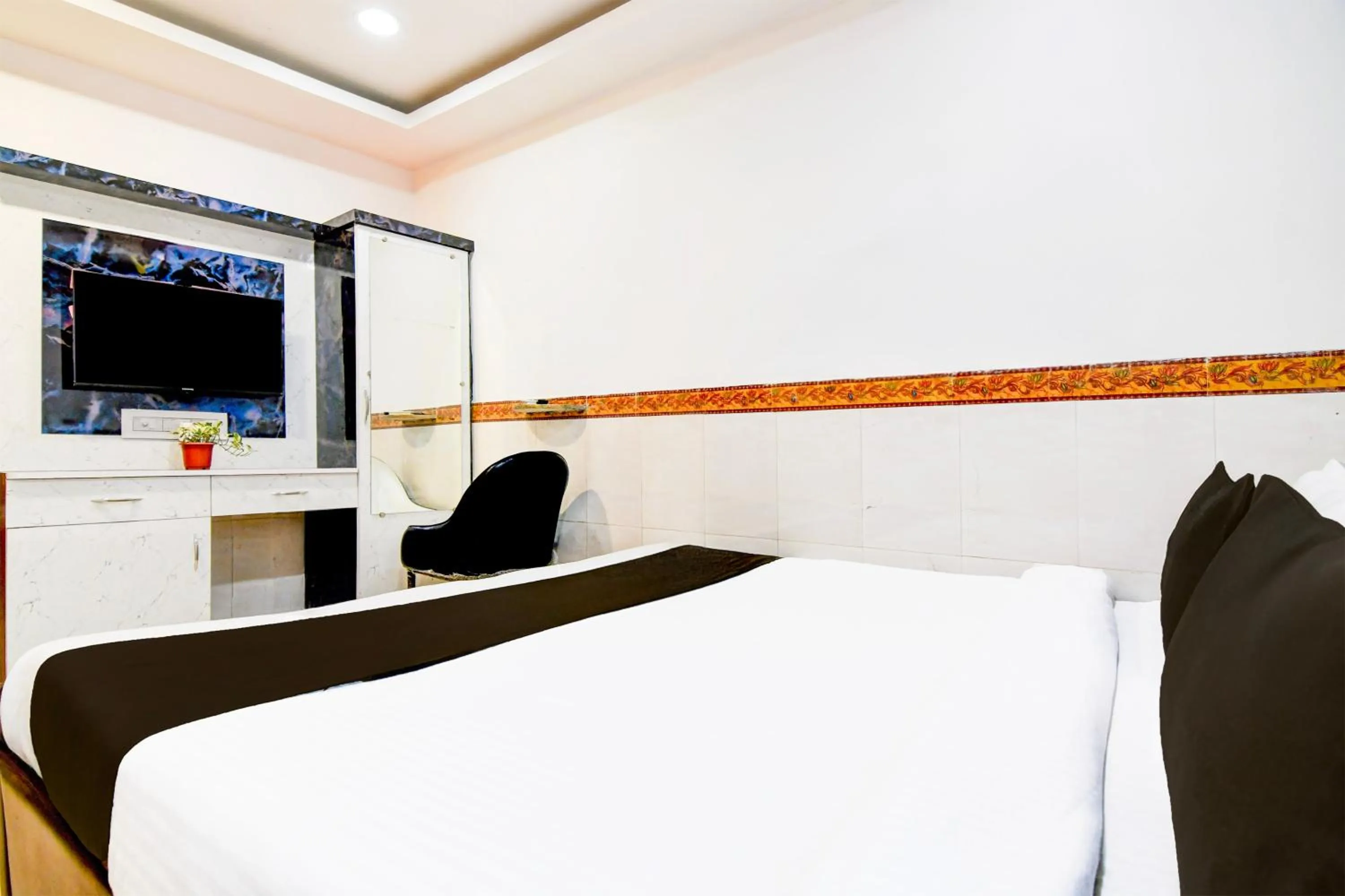 Bedroom in Super Hotel Continental Restuarant & Cafe