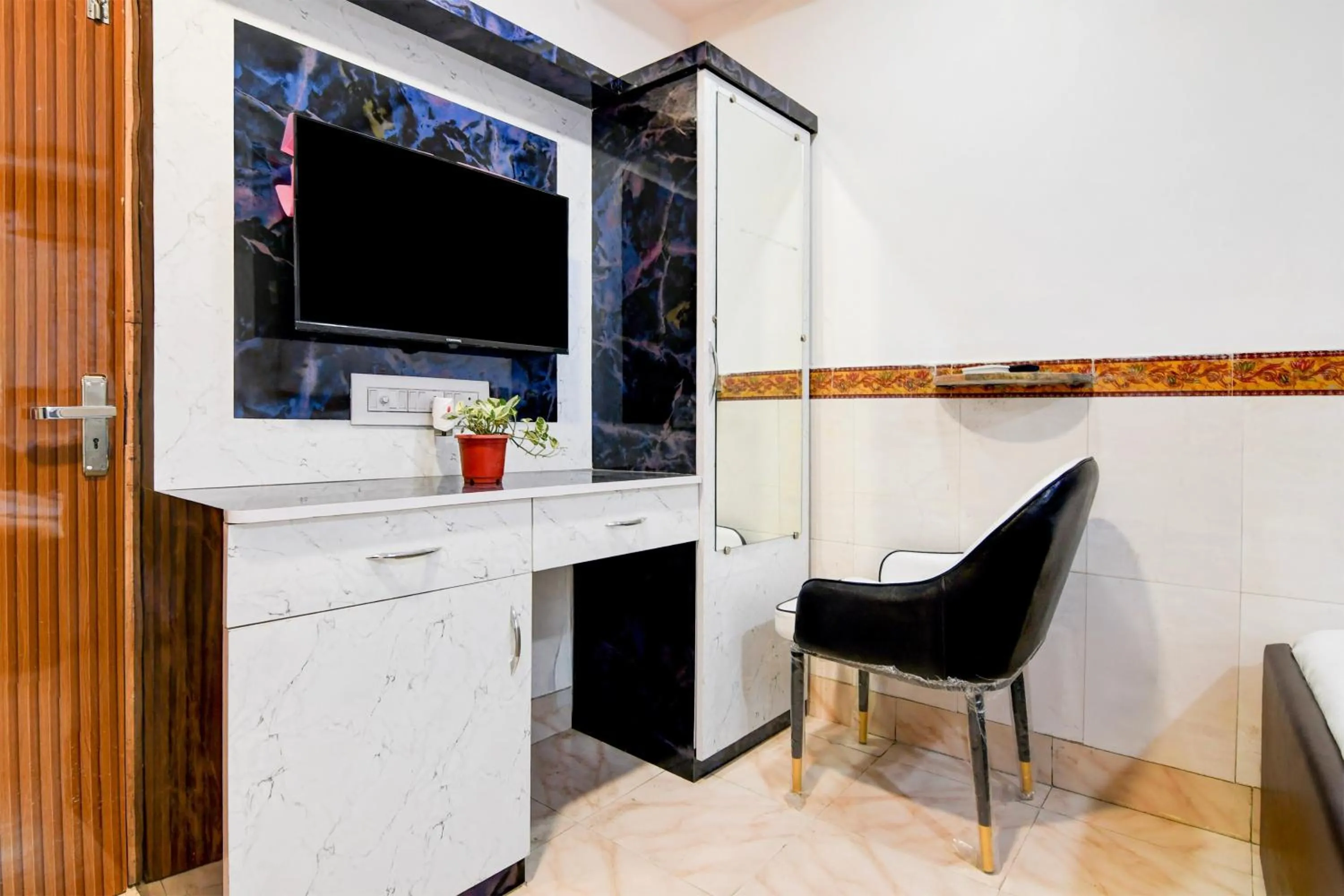 Bedroom in Hotel Continental Restuarant & Cafe