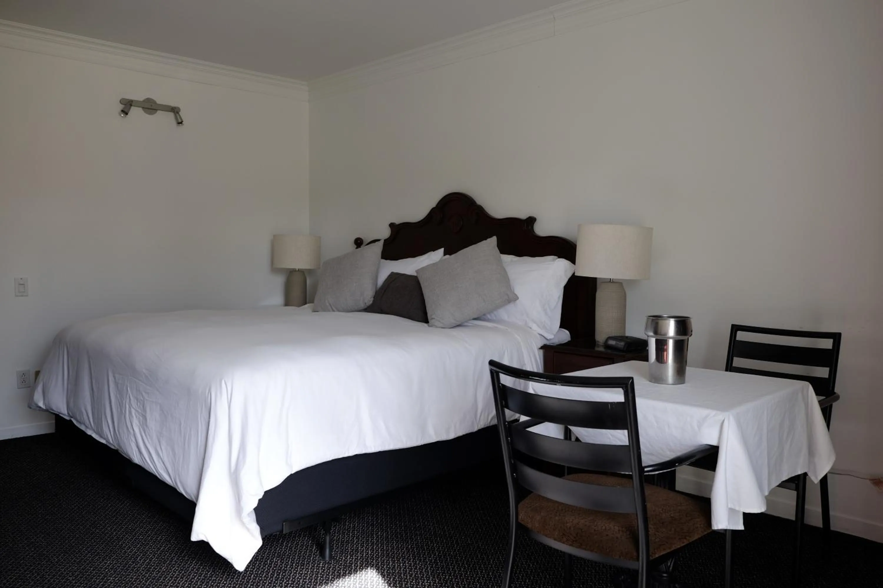 Bedroom, Bed in Auberge La Camarine