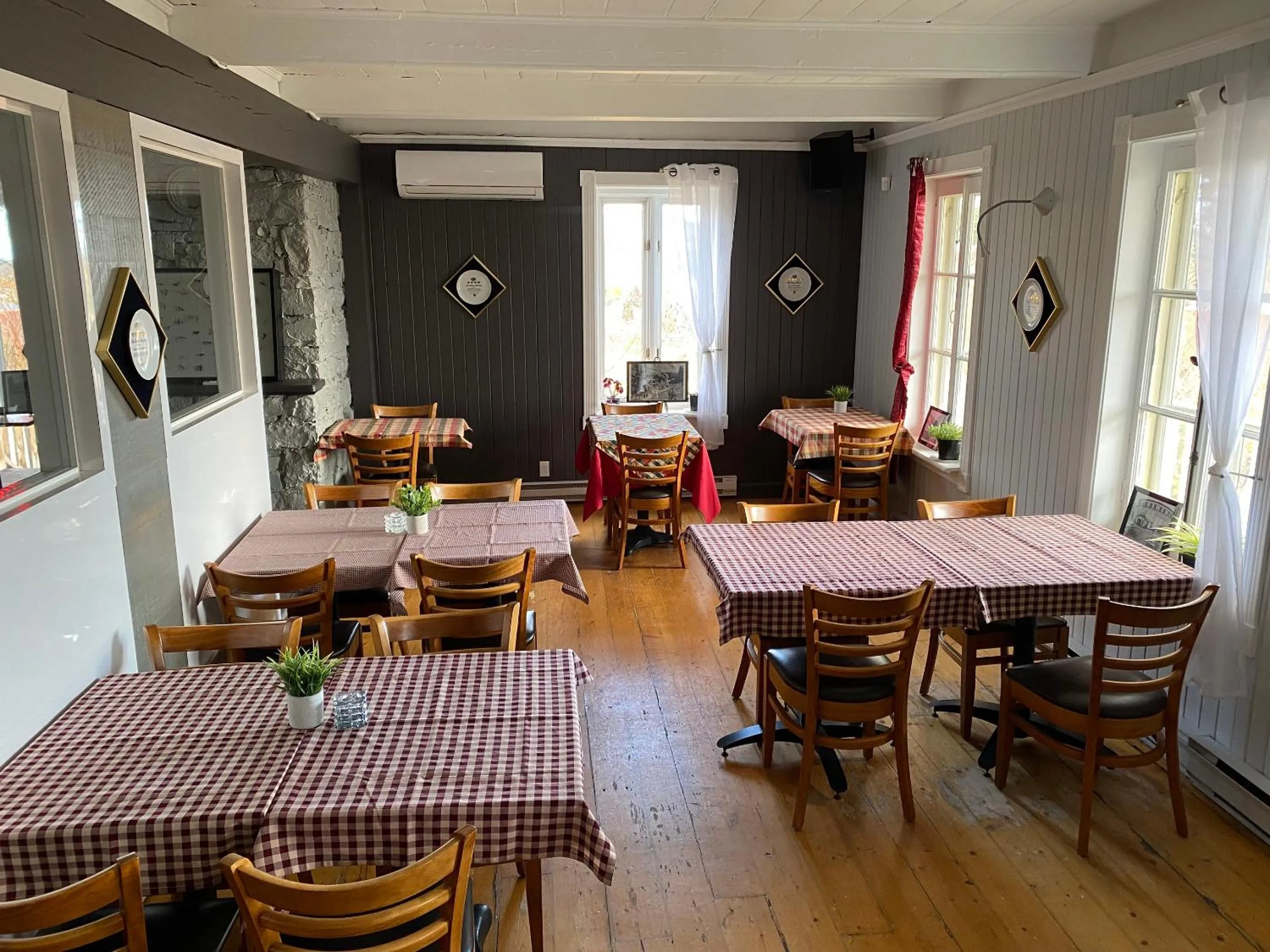 Restaurant/places to eat in Auberge La Camarine