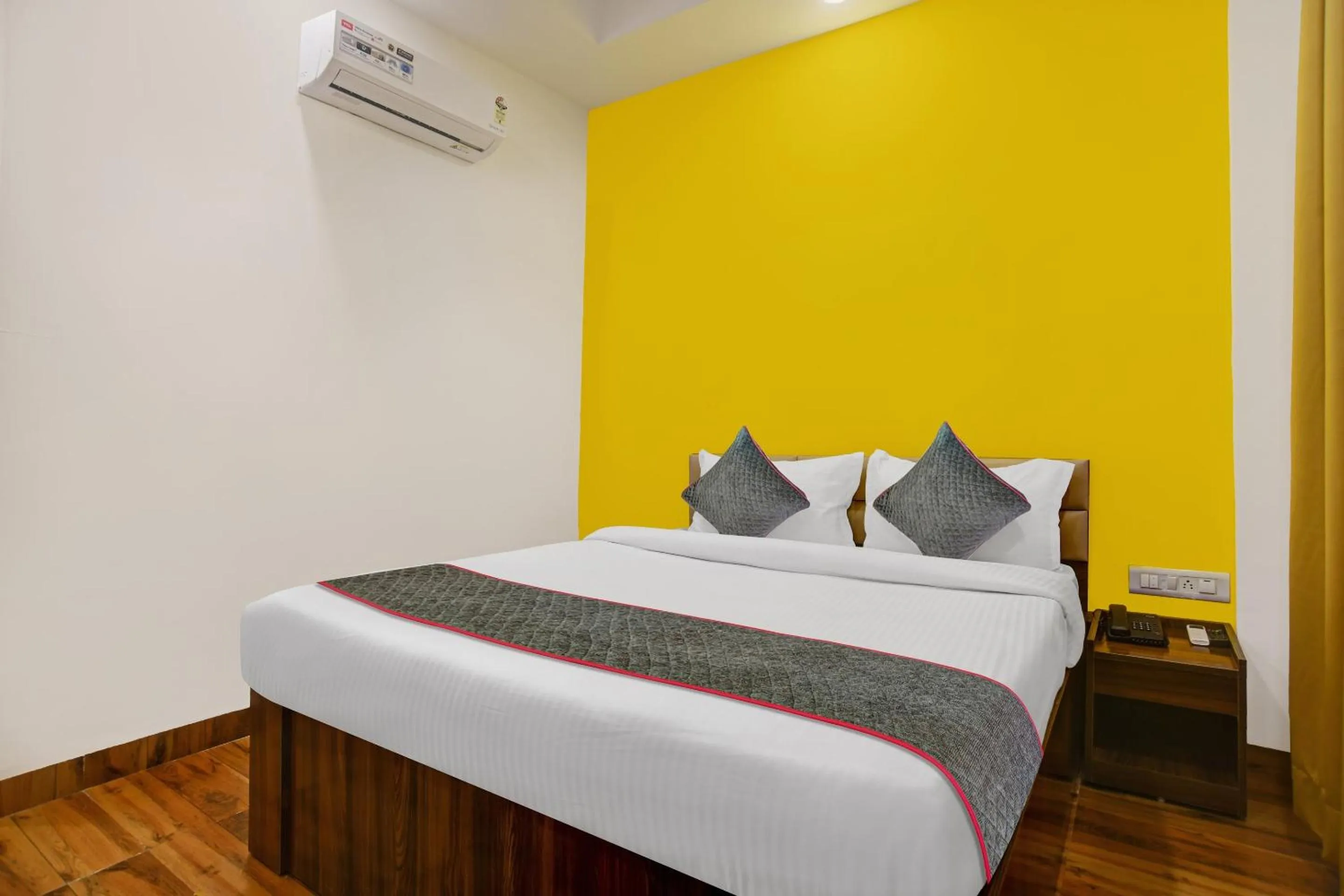 Super Townhouse Pine Tree