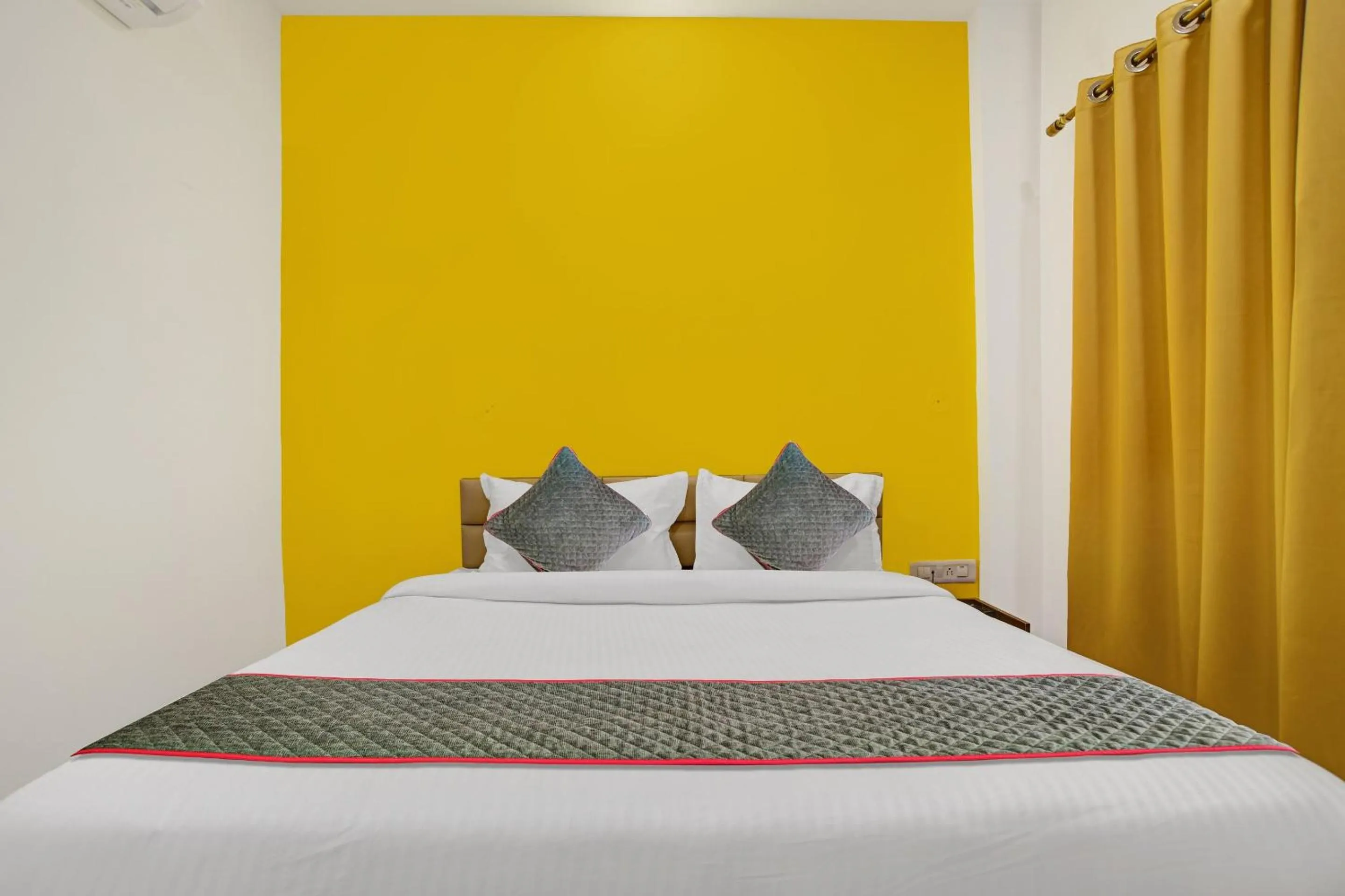 Bedroom, Bed in Super Townhouse Pine Tree