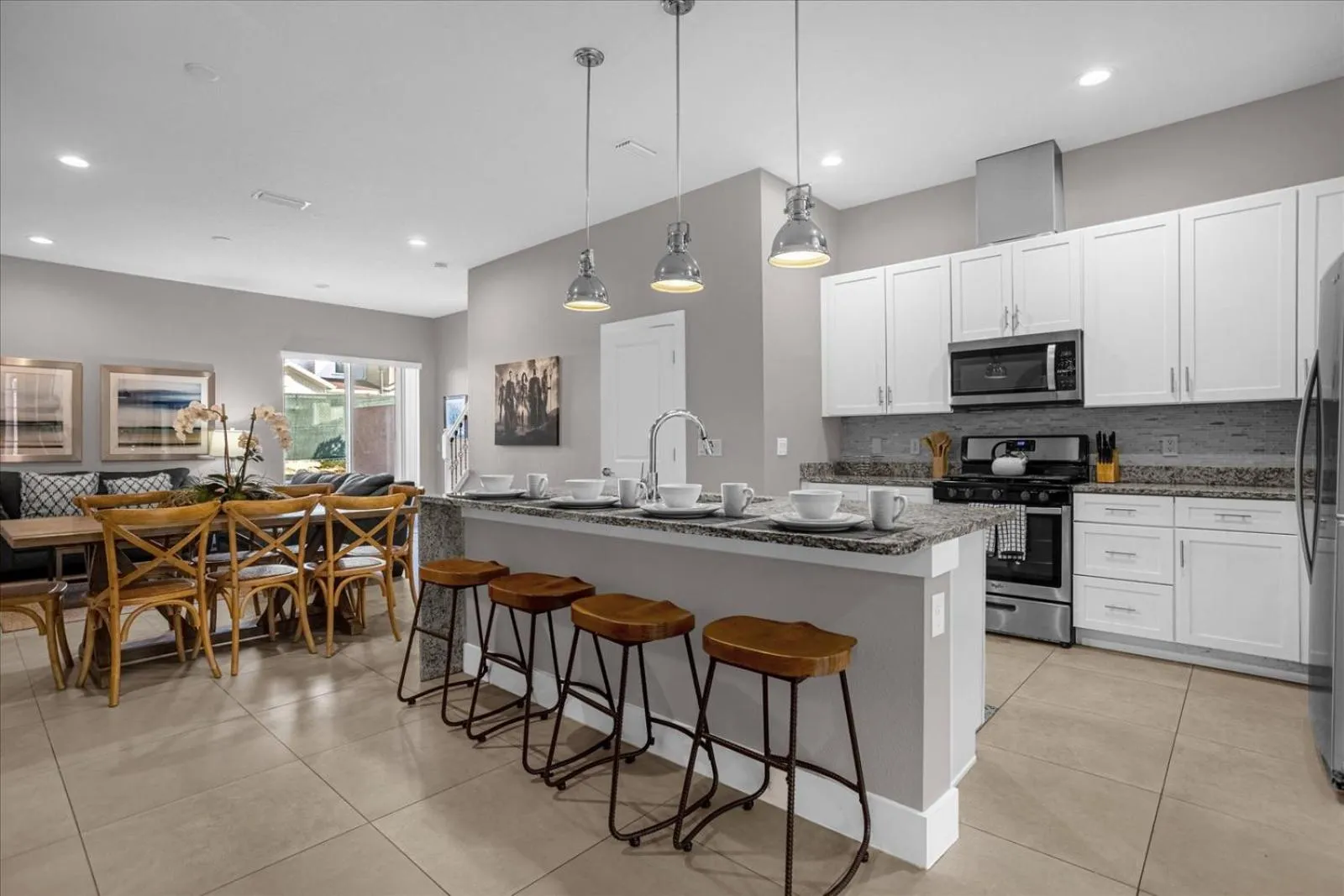 Kitchen or kitchenette in Magical Vacation Home 3 min from Disney