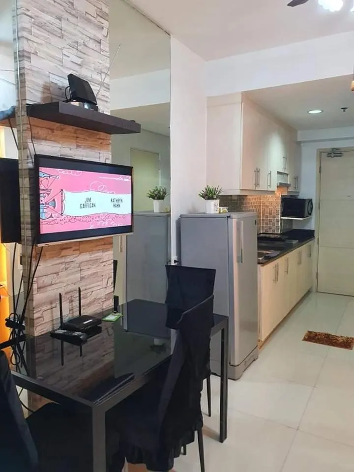 Dining area in Vangie's Place at SEA RESIDENCES