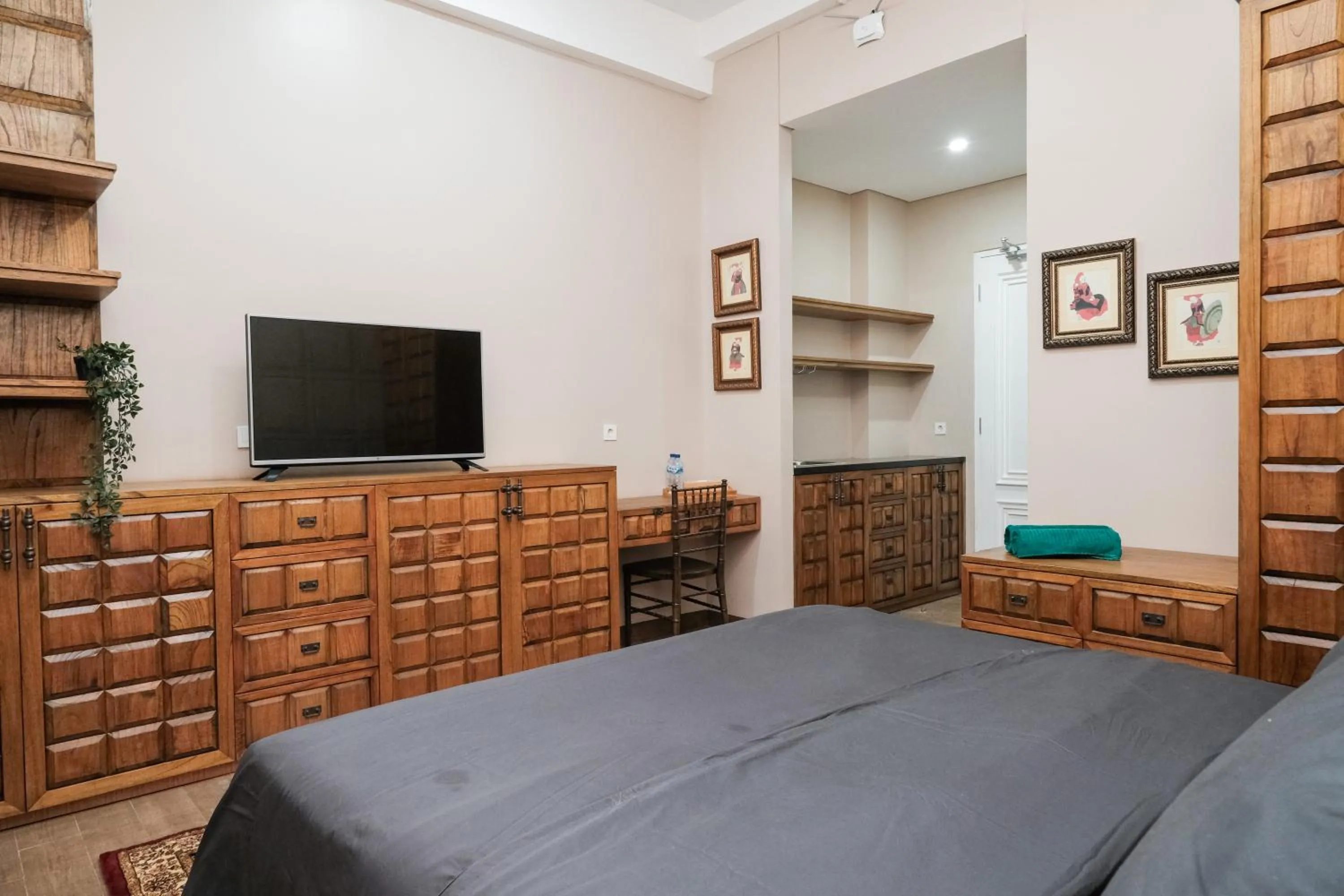 Bedroom, Bed in Nonies Huis Cibubur