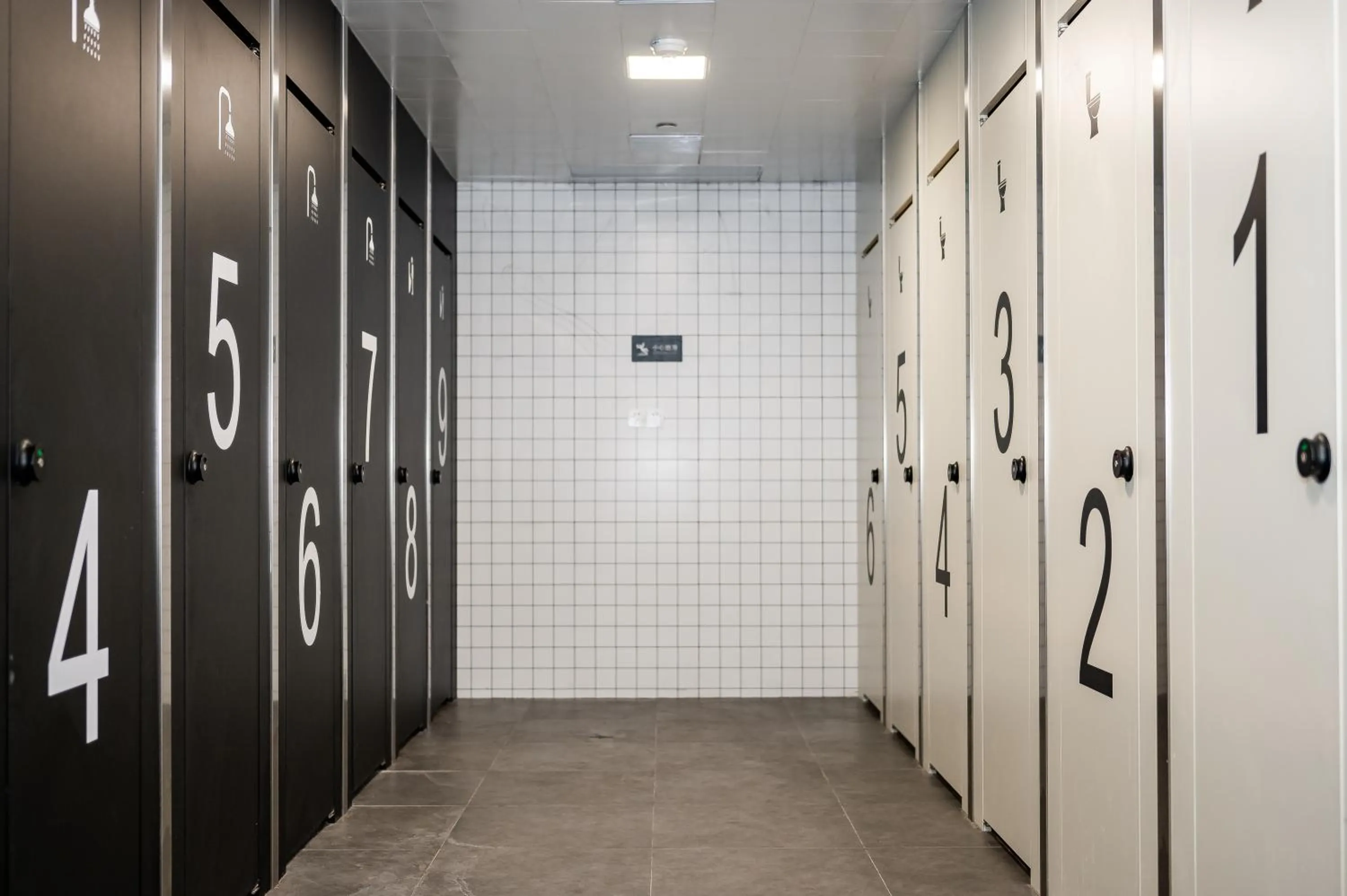 Shower in Dayin International Youth Hostel - East Nanjing Road & People's Square & The Bund Branch