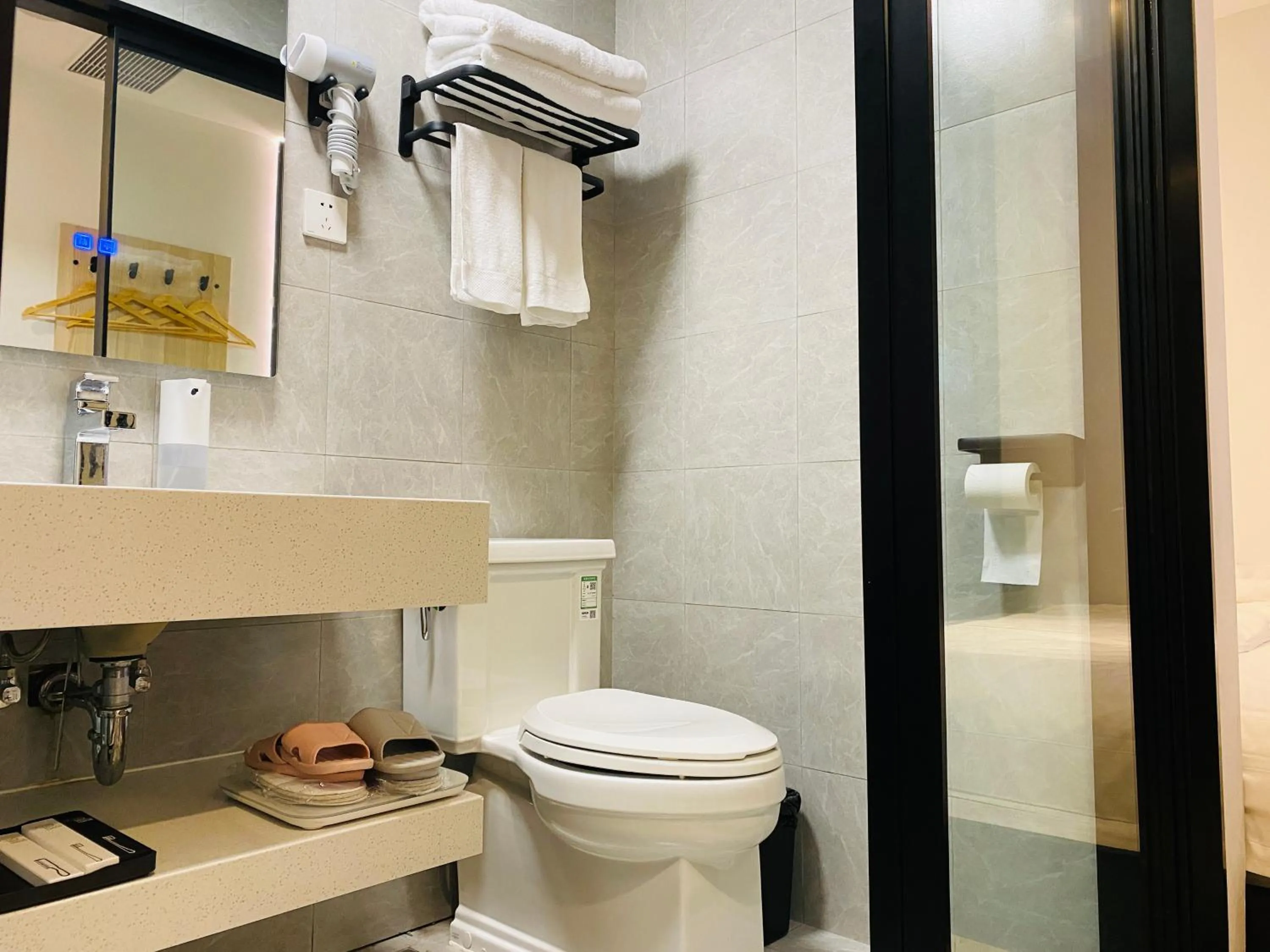 Bathroom in Dayin International Youth Hostel - East Nanjing Road & People's Square & The Bund Branch