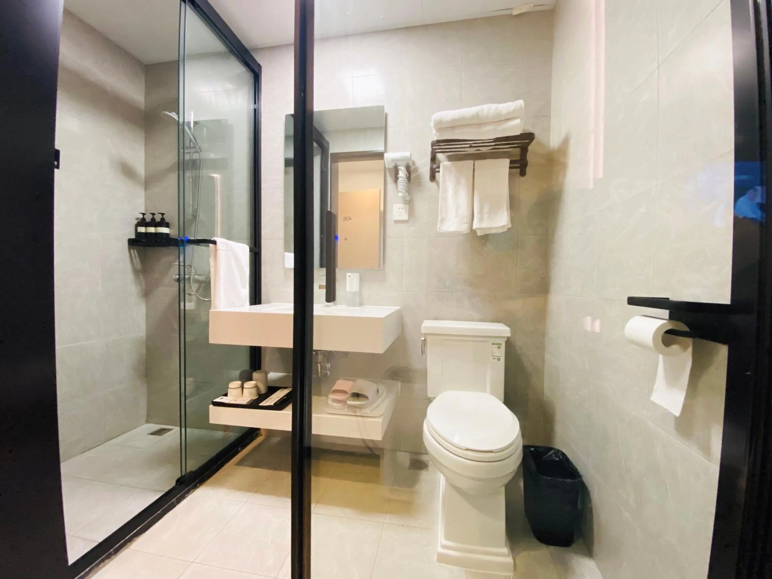 Toilet in Dayin International Youth Hostel - East Nanjing Road & People's Square & The Bund Branch