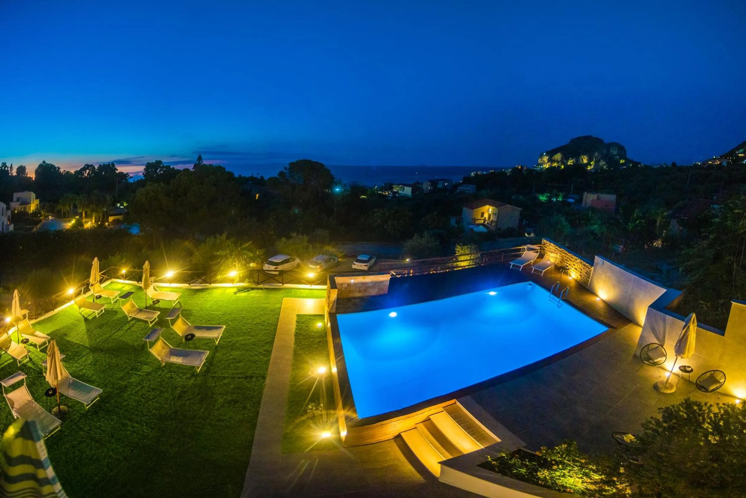 Pater Meus Suites - Sea View, Pool & Parking