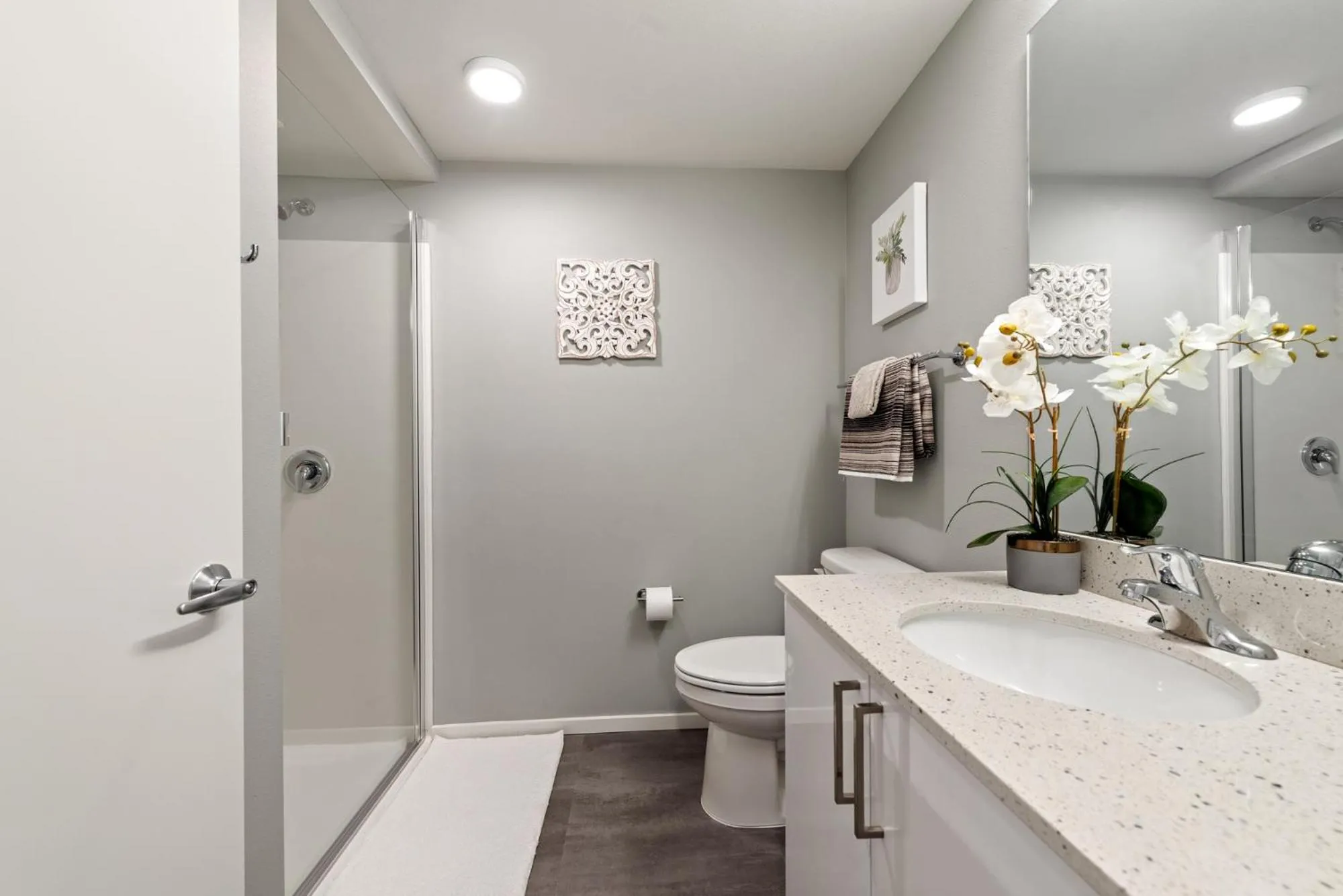Toilet in U Place Urban Apartments by Sweetome