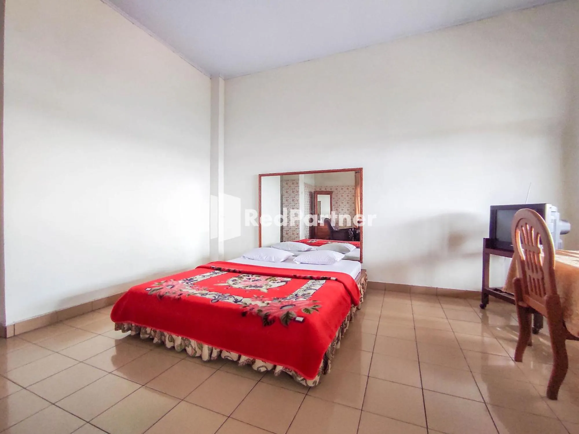 Bedroom, Bed in Hotel Makatembo Tomohon Mitra RedDoorz