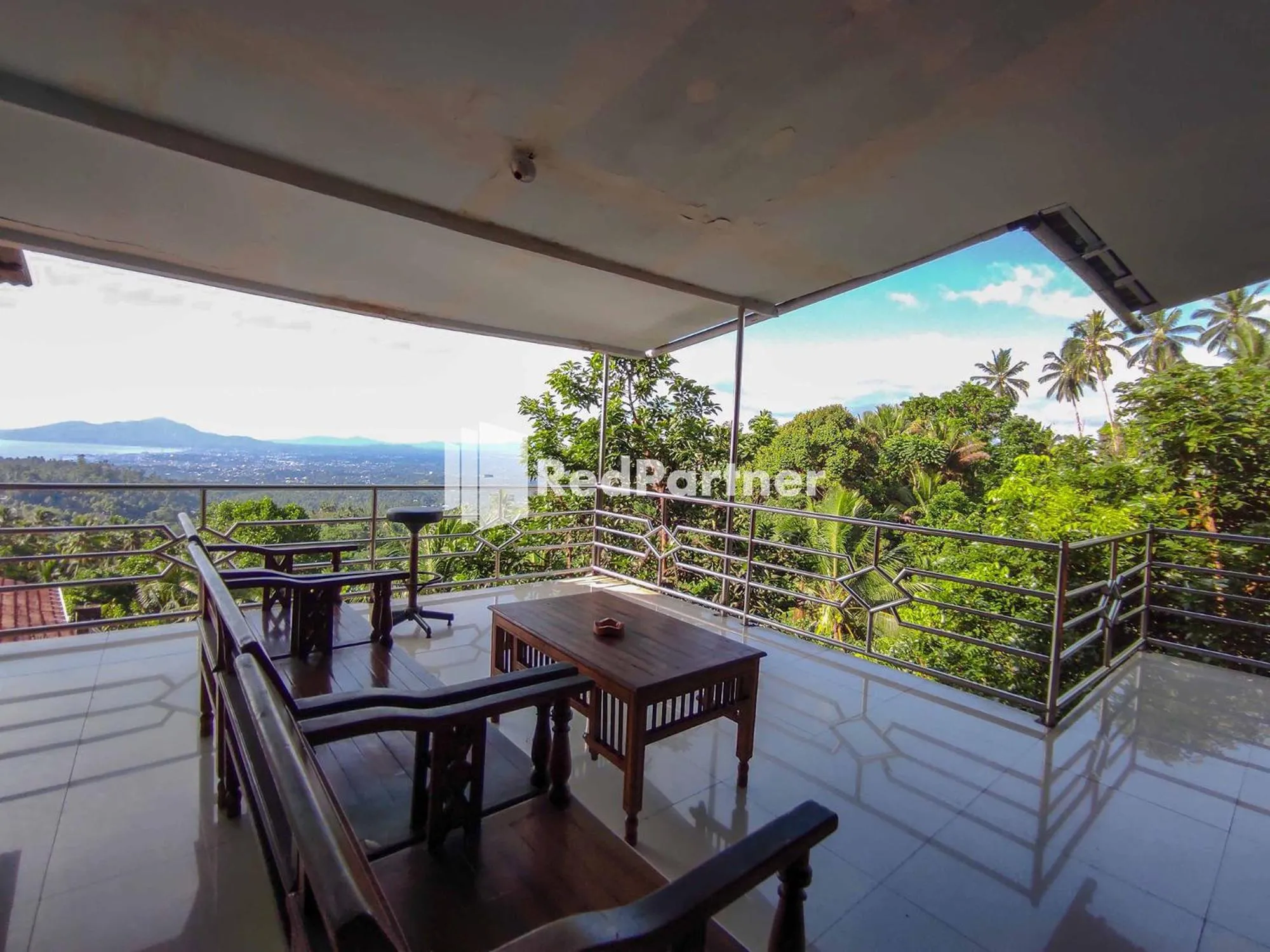 Balcony/Terrace in Hotel Makatembo Tomohon Mitra RedDoorz