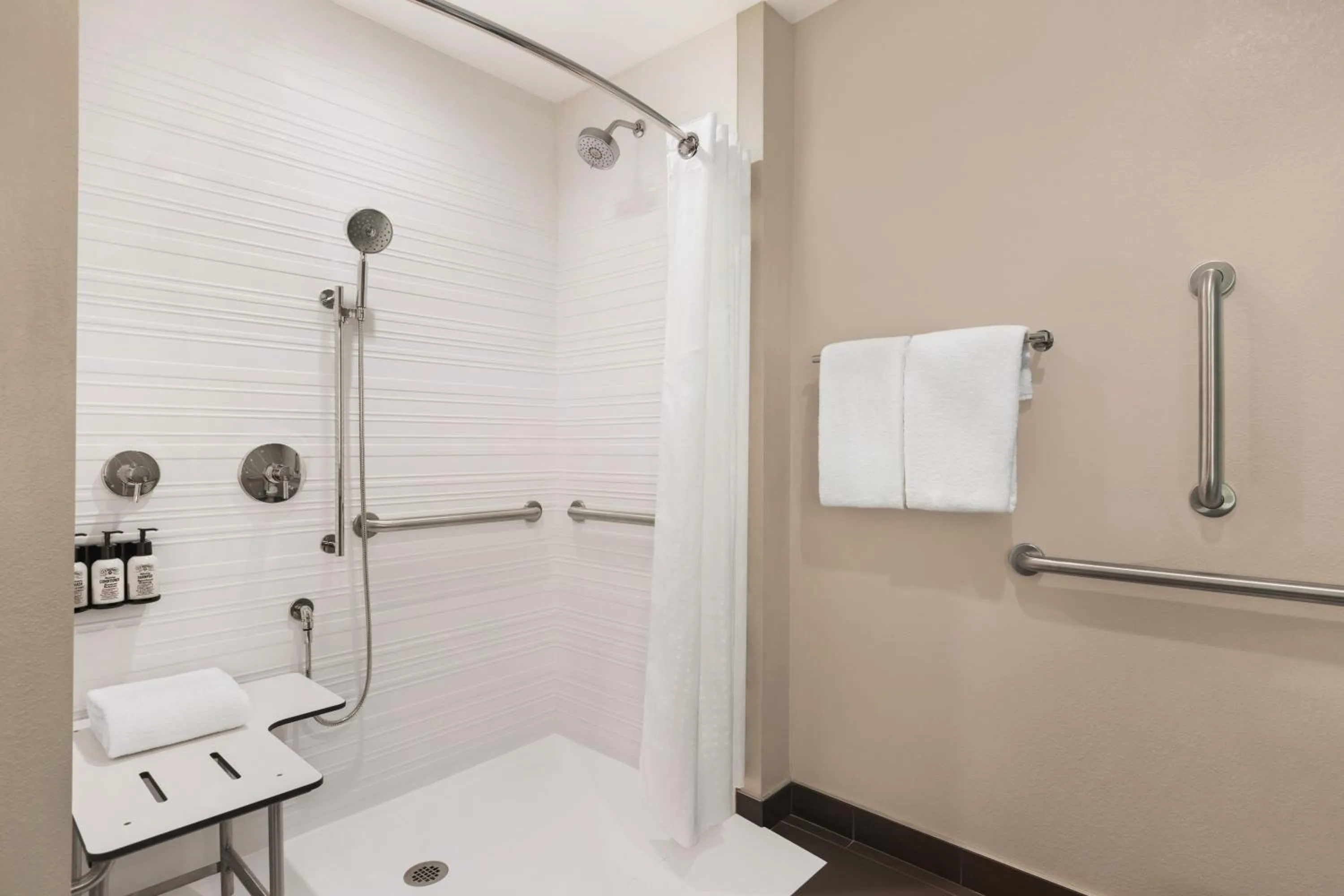 Shower in avid hotels - Memphis - Southaven by IHG