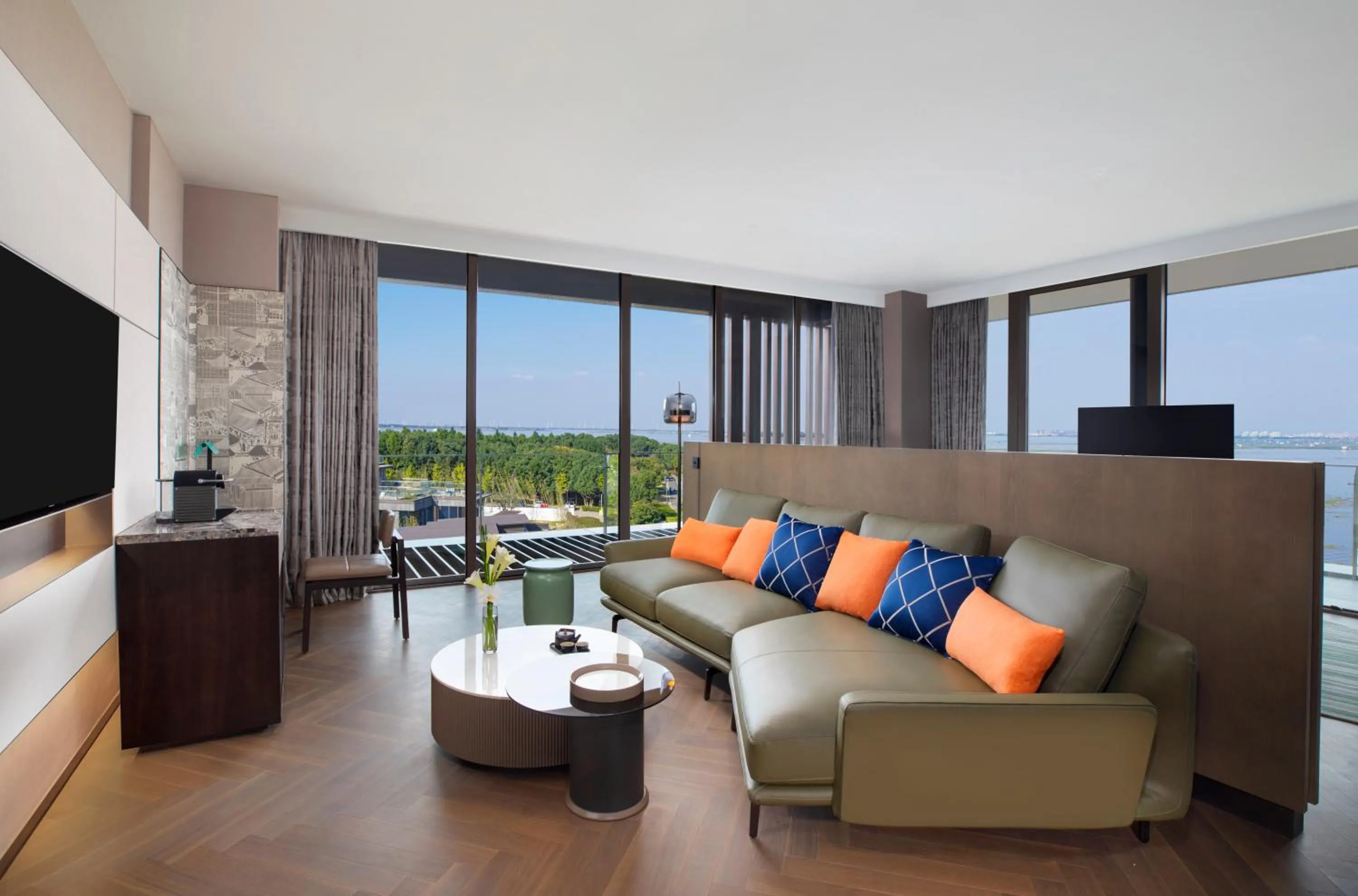 Living room in Hotel Indigo Suzhou Yangcheng Lake by IHG