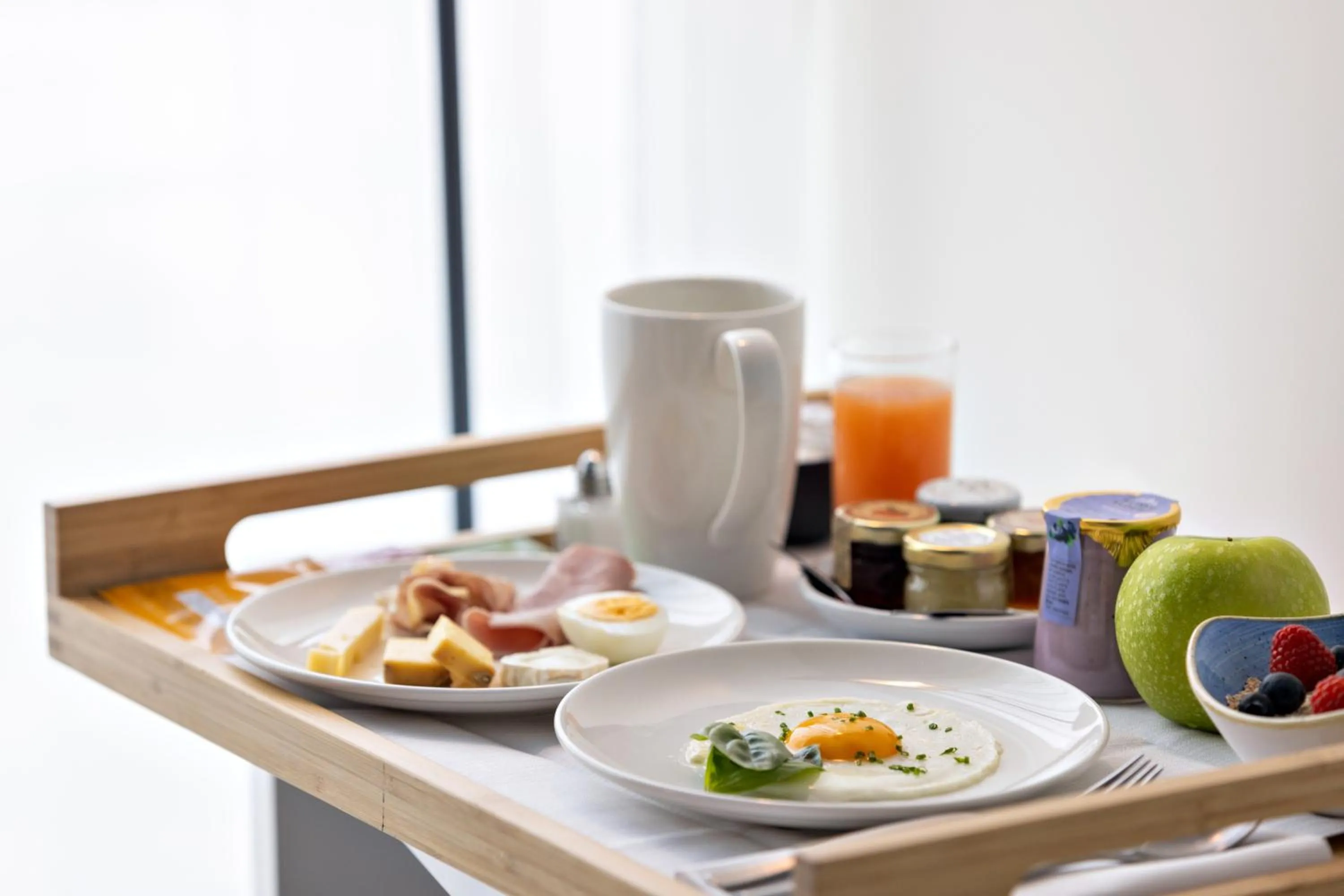 Food and drinks in Hotel Indigo Cagnes-sur-Mer by IHG