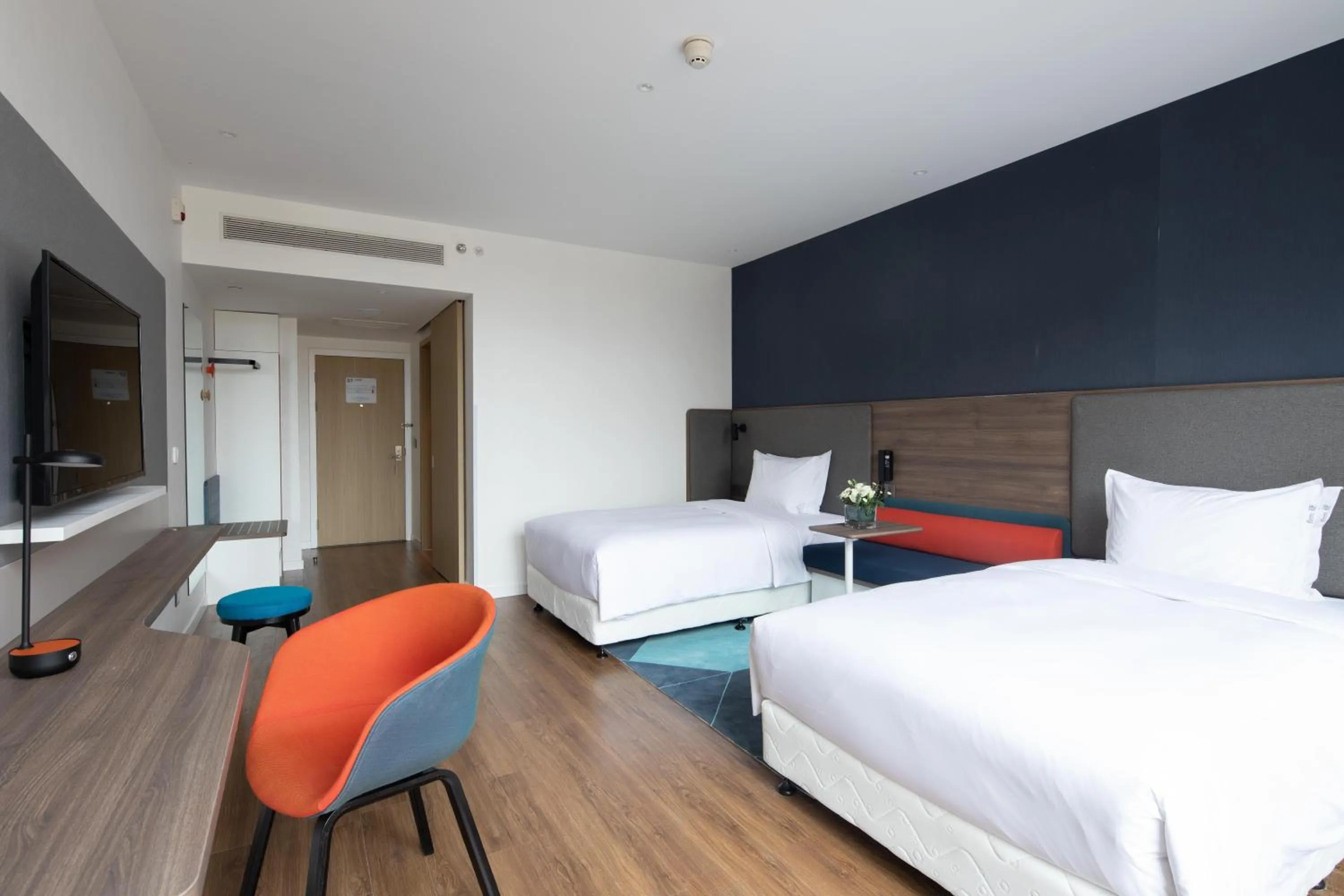 Photo of the whole room, Bed in Holiday Inn Express Xi'an High Tech South by IHG