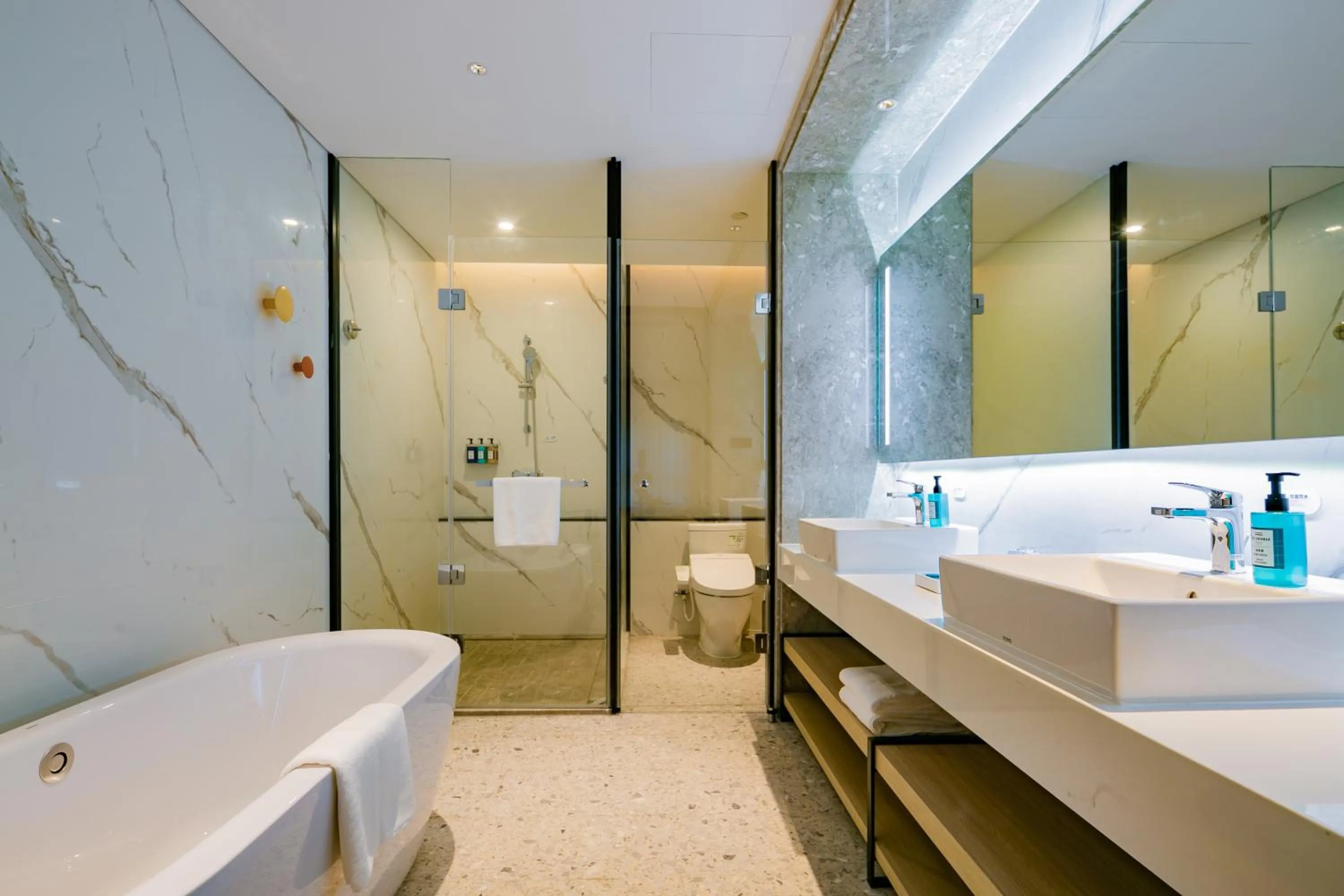 Shower in Holiday Inn Express Xi'an High Tech Zone North by IHG