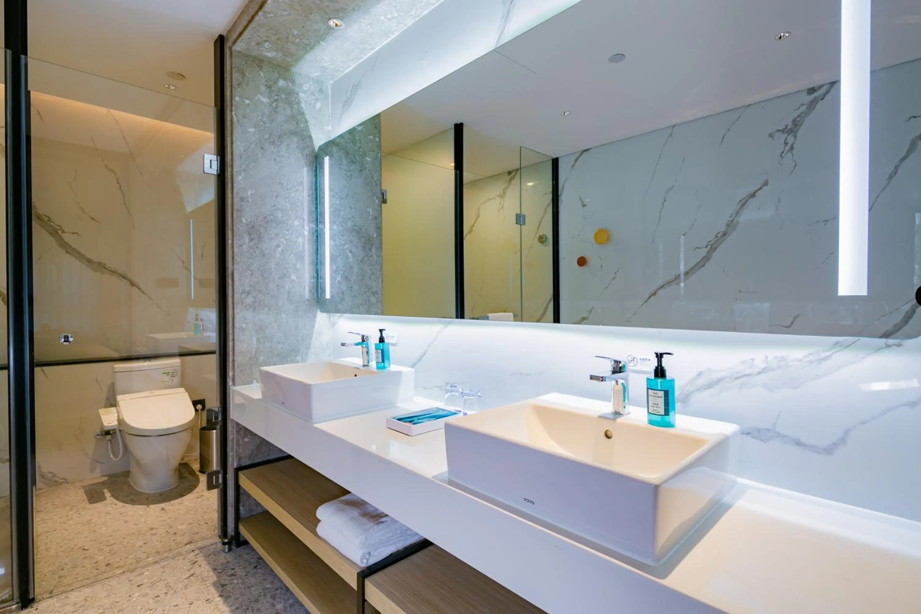 Toilet in Holiday Inn Express Xi'an High Tech Zone North by IHG