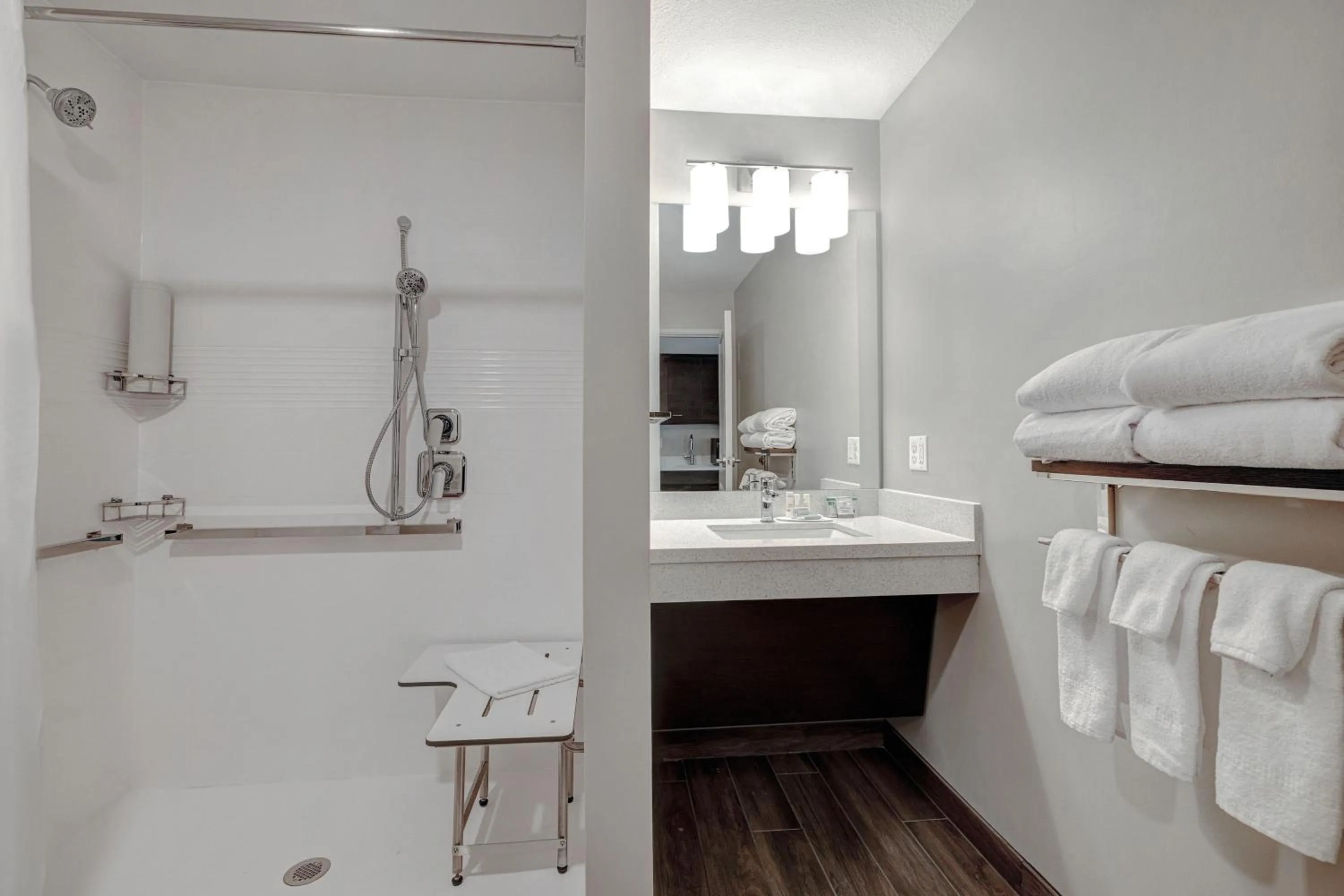Bathroom, Bed in TownePlace Suites by Marriott Monroe