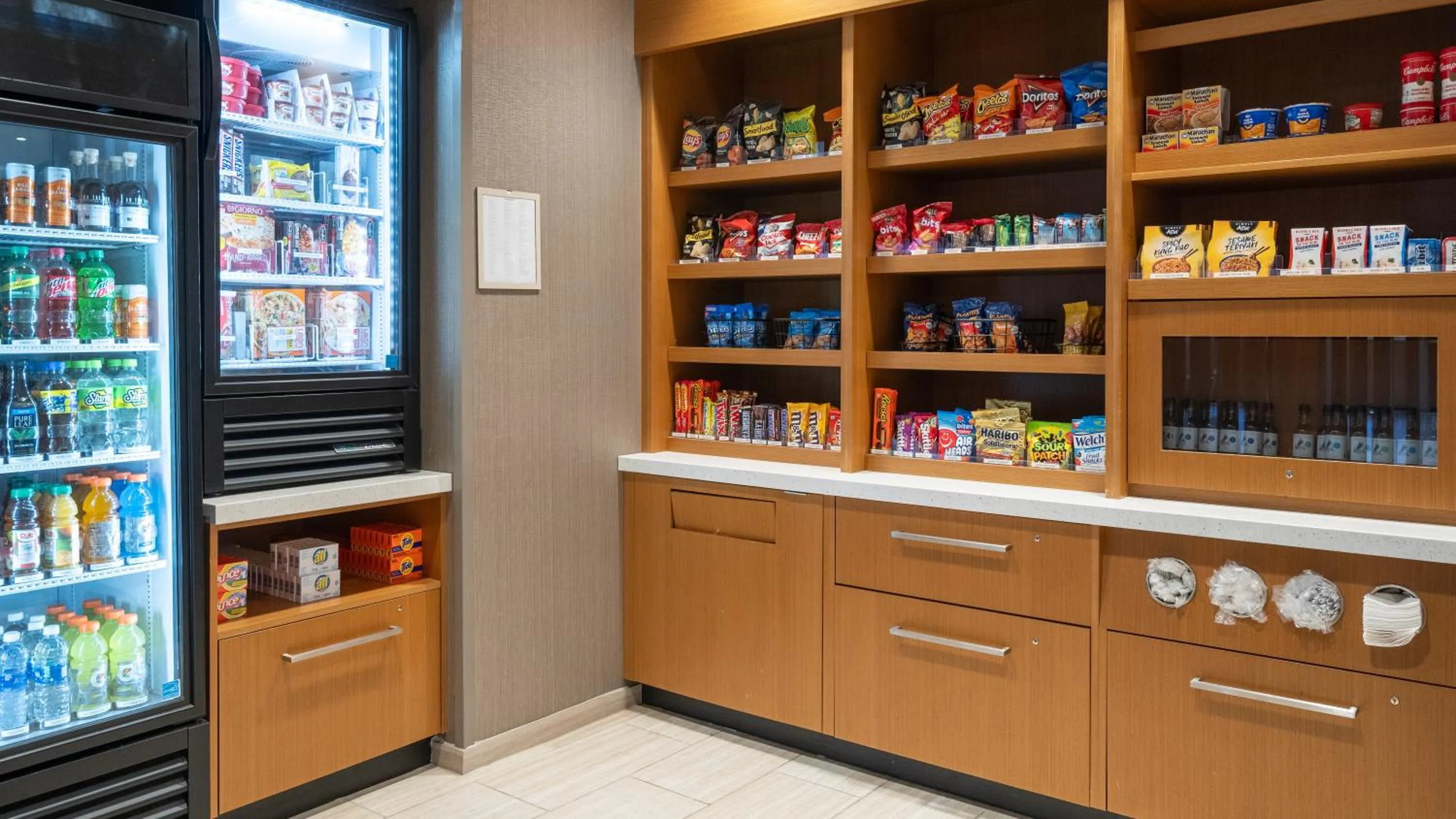 On-site shops in SpringHill Suites by Marriott Woodbridge