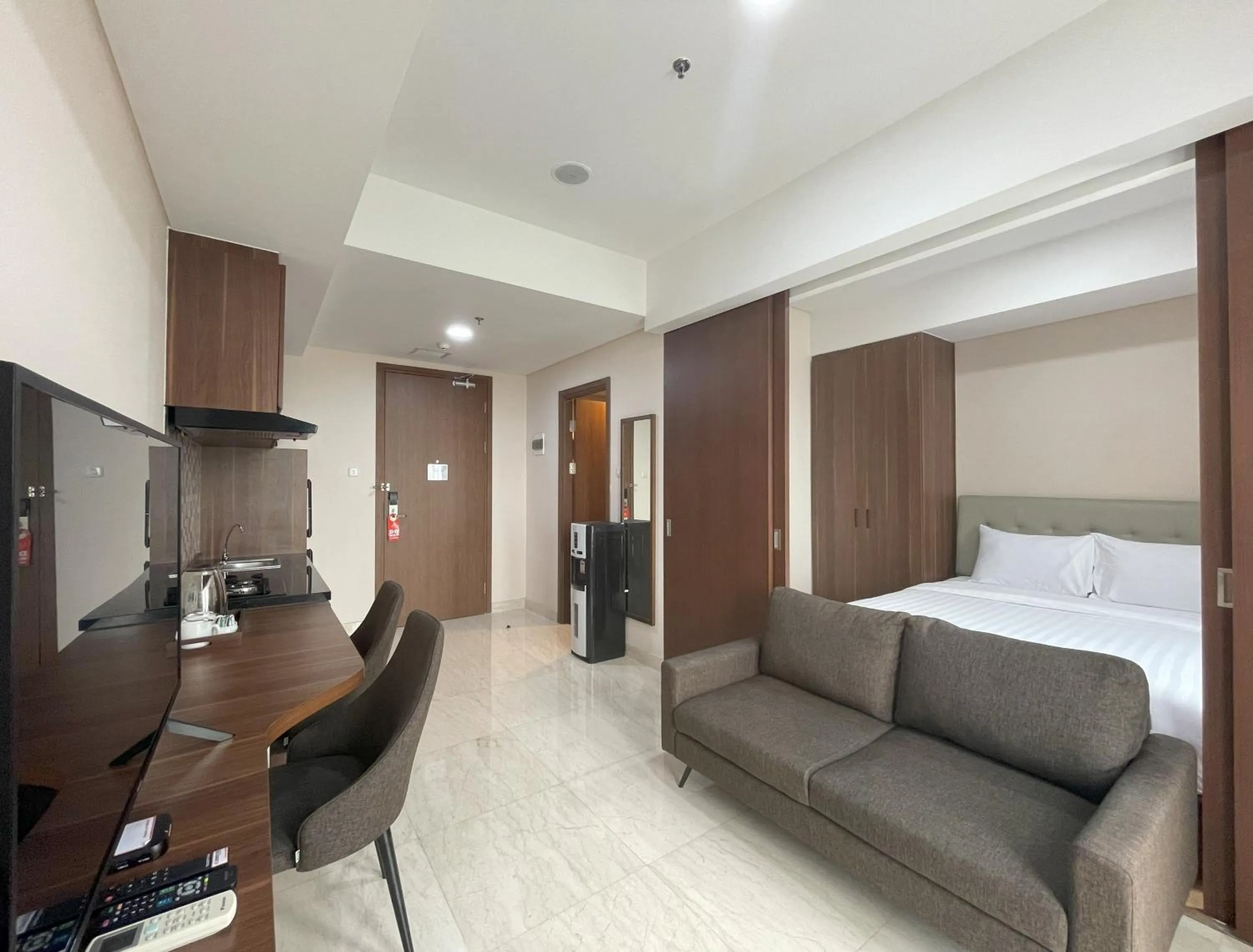 Bed in Kawana Golf Residence