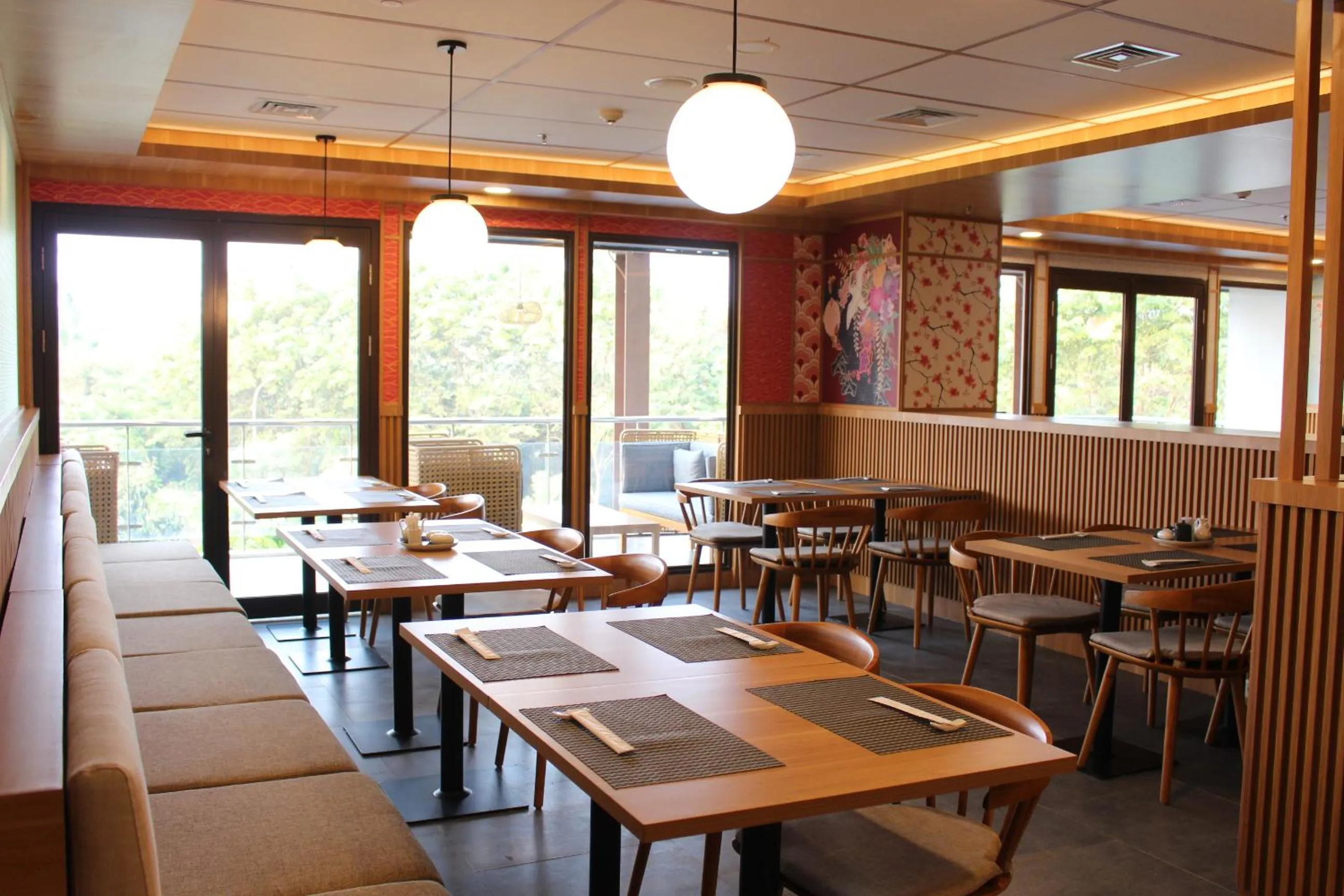 Restaurant/places to eat in Kawana Golf Residence