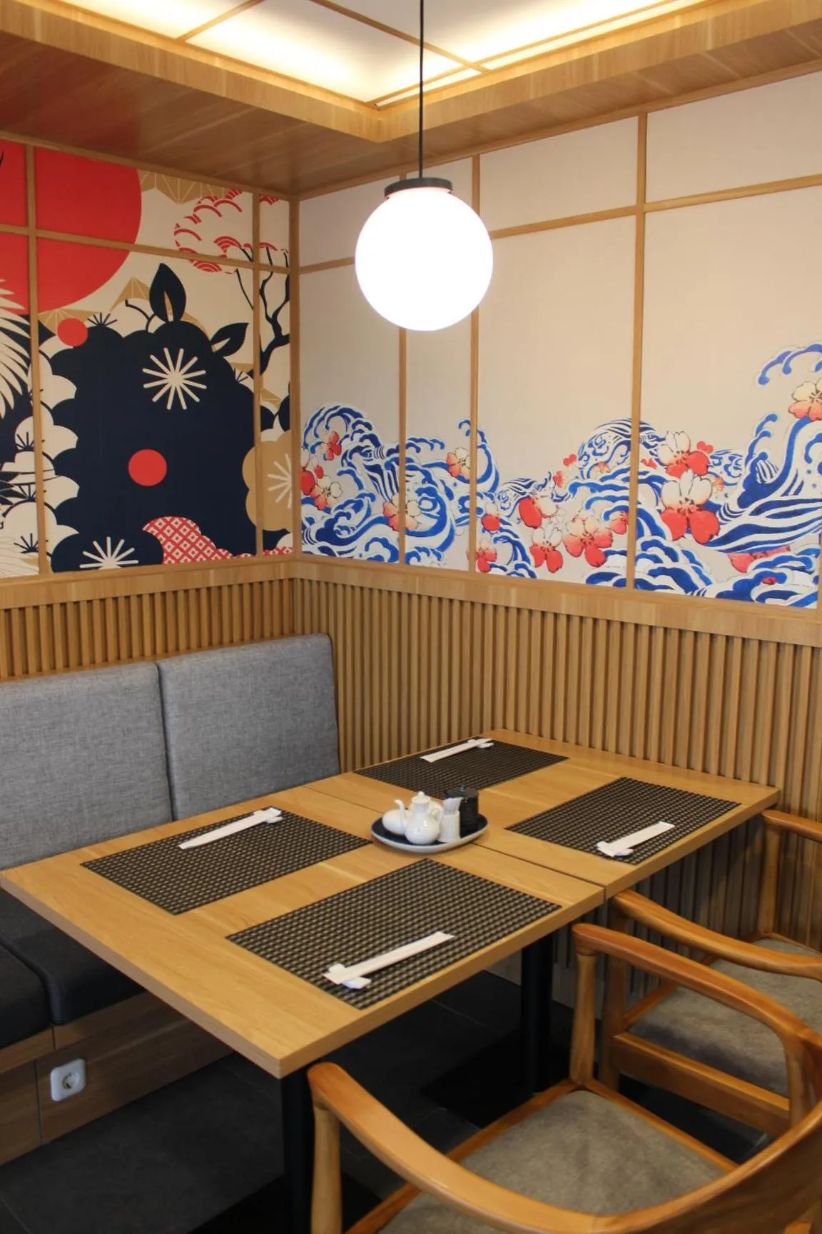 Restaurant/places to eat in Kawana Golf Residence